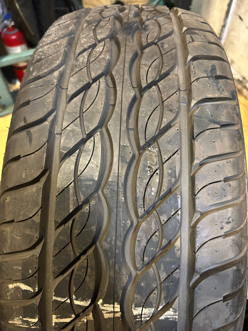 VOGUE CUSTOM BUILT RADIAL XIII WG P 235 55 20 105H XL ALL SEASON TIRE 02213200