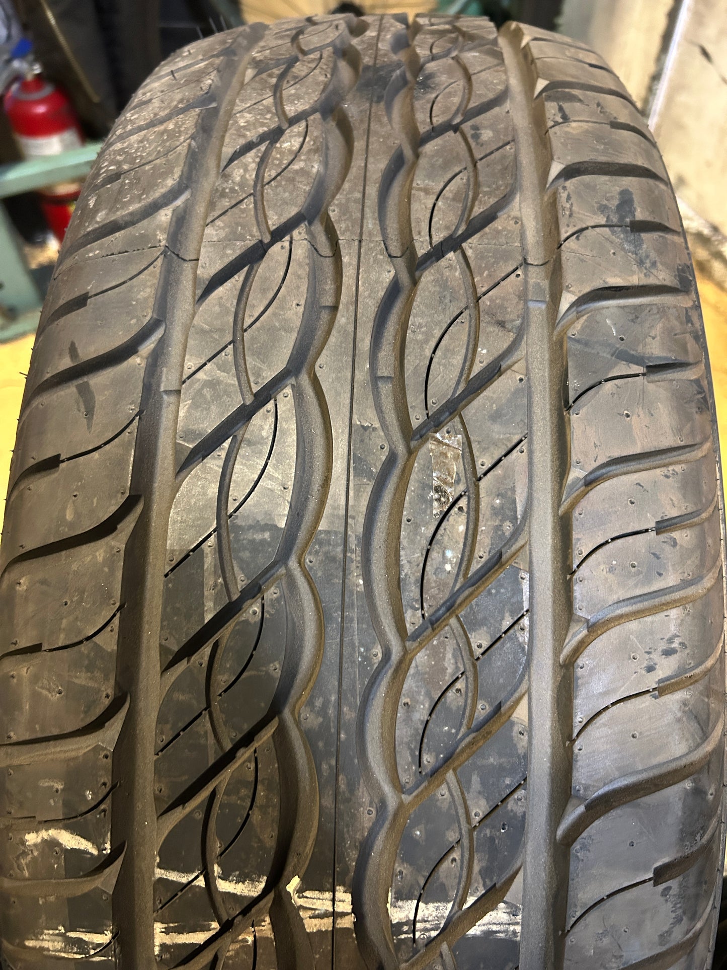 VOGUE CUSTOM BUILT RADIAL XIII WG P 235 55 20 105H XL ALL SEASON TIRE 02213200