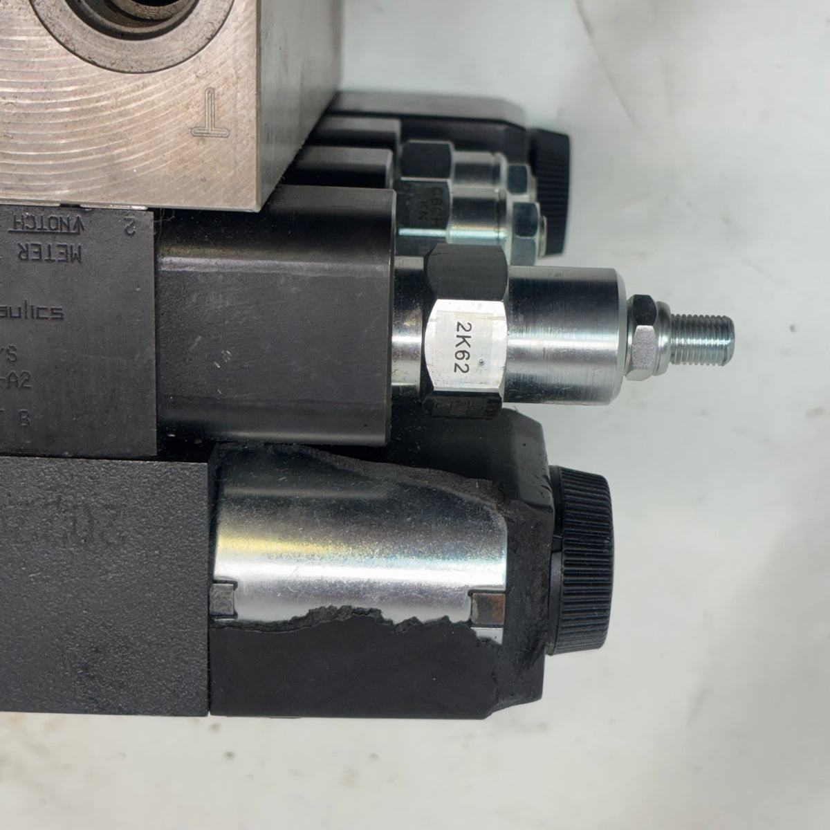 DAMAN HYDRAULIC SOLENOID VALVE ASSEMBLY WITH MANIFOLD DD03P042S