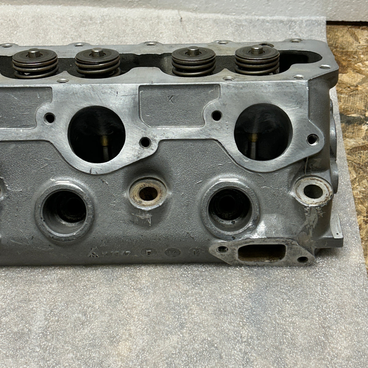 USED PORSCHE 928 S2 4.7L V8 CYLINDER HEAD 9281043483R