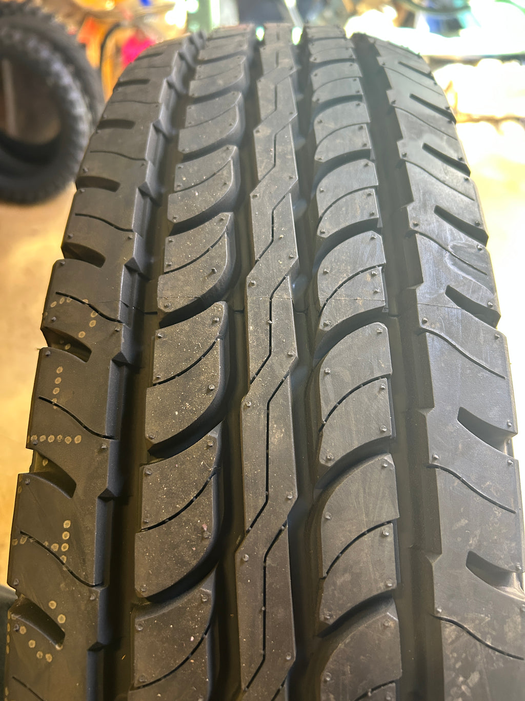 4 VANTAGE LT HD BSW LT 215 85 16 115/112S 10PLY ALL SEASON TIRE VT26317
