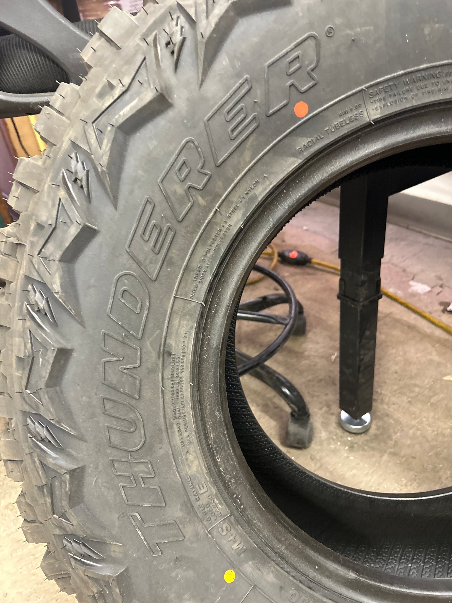 THUNDERER TRAC GRIP M/T R408 BSW LT 285 75 16 126/123Q 10PLY MUD TIRE TH2459