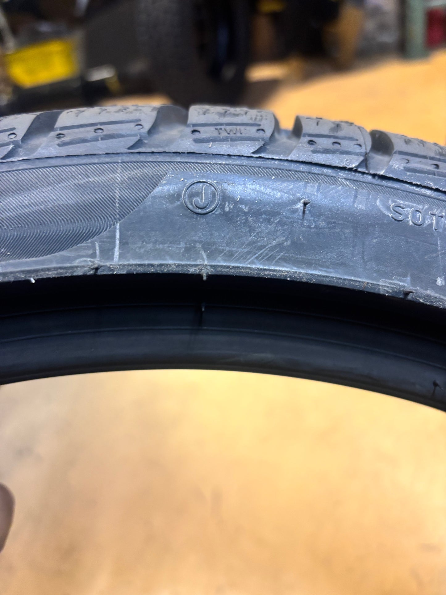PIRELLI WINTER SOTTOZERO 3 (J) JAGUAR P 255 35 20 97W XL SNOW WINTER TIRE 2515800