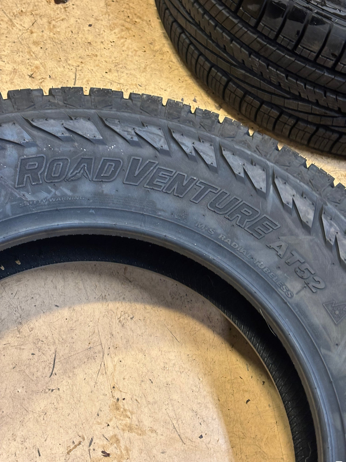 KUMHO ROAD VENTURE AT52 BSW P 255 70 18 113T ALL TERRAIN TIRE 2289983