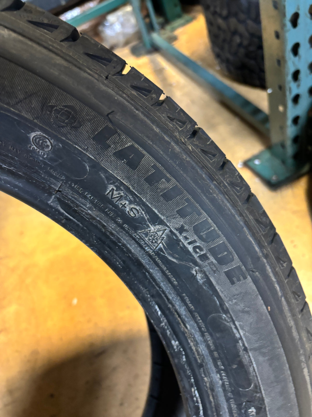 NEW OLD STOCK MICHELIN LATITUDE X-ICE XI2 P 245 50 20 102T SL SNOW WINTER TIRE 81544