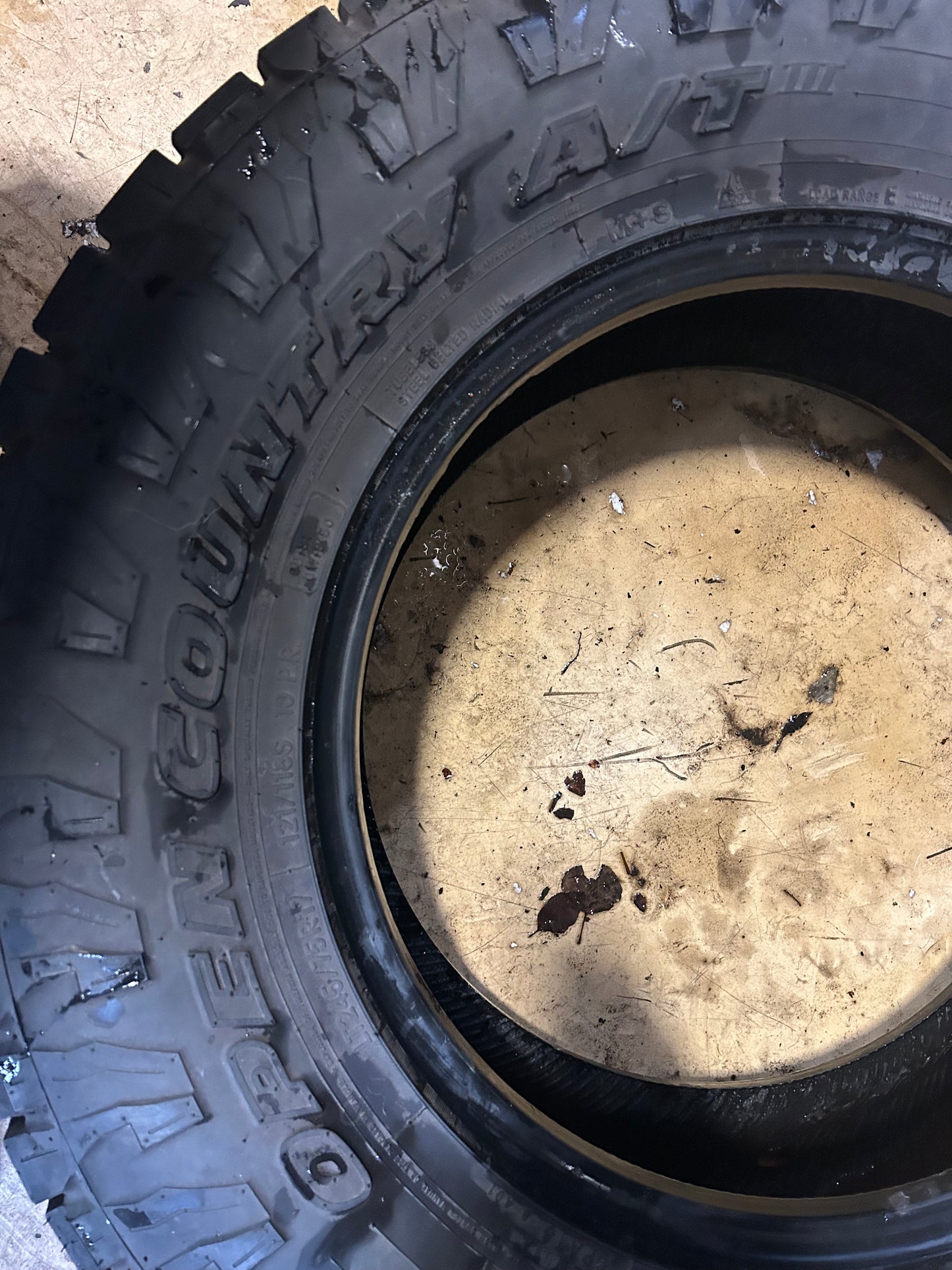 USED 8.5/32” TOYO OPEN COUNTRY A/T III BSW LT 245 75 17 121/118S 10PLY TIRE 355640