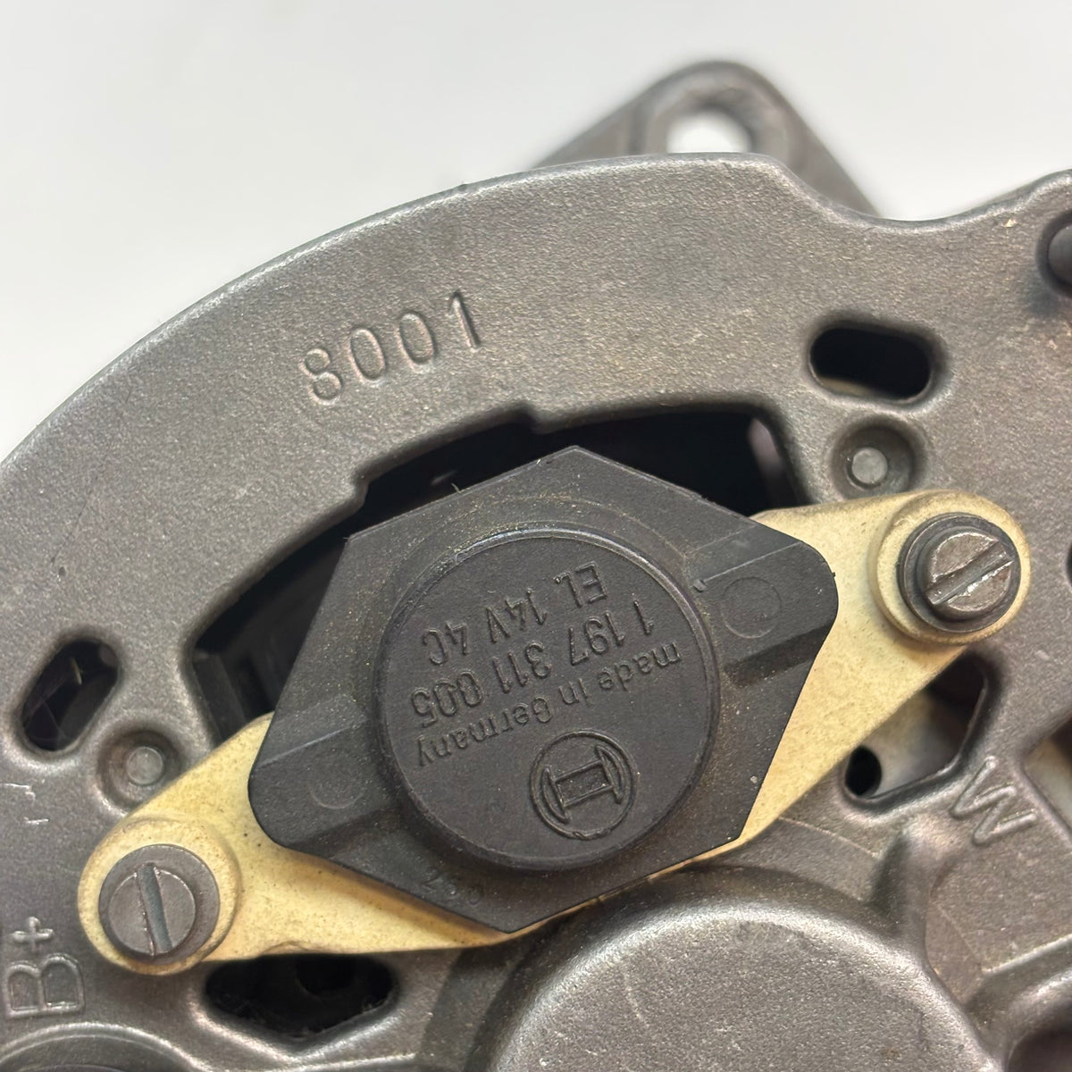 USED 1992 PORSCHE 968 ALTERNATOR 8001