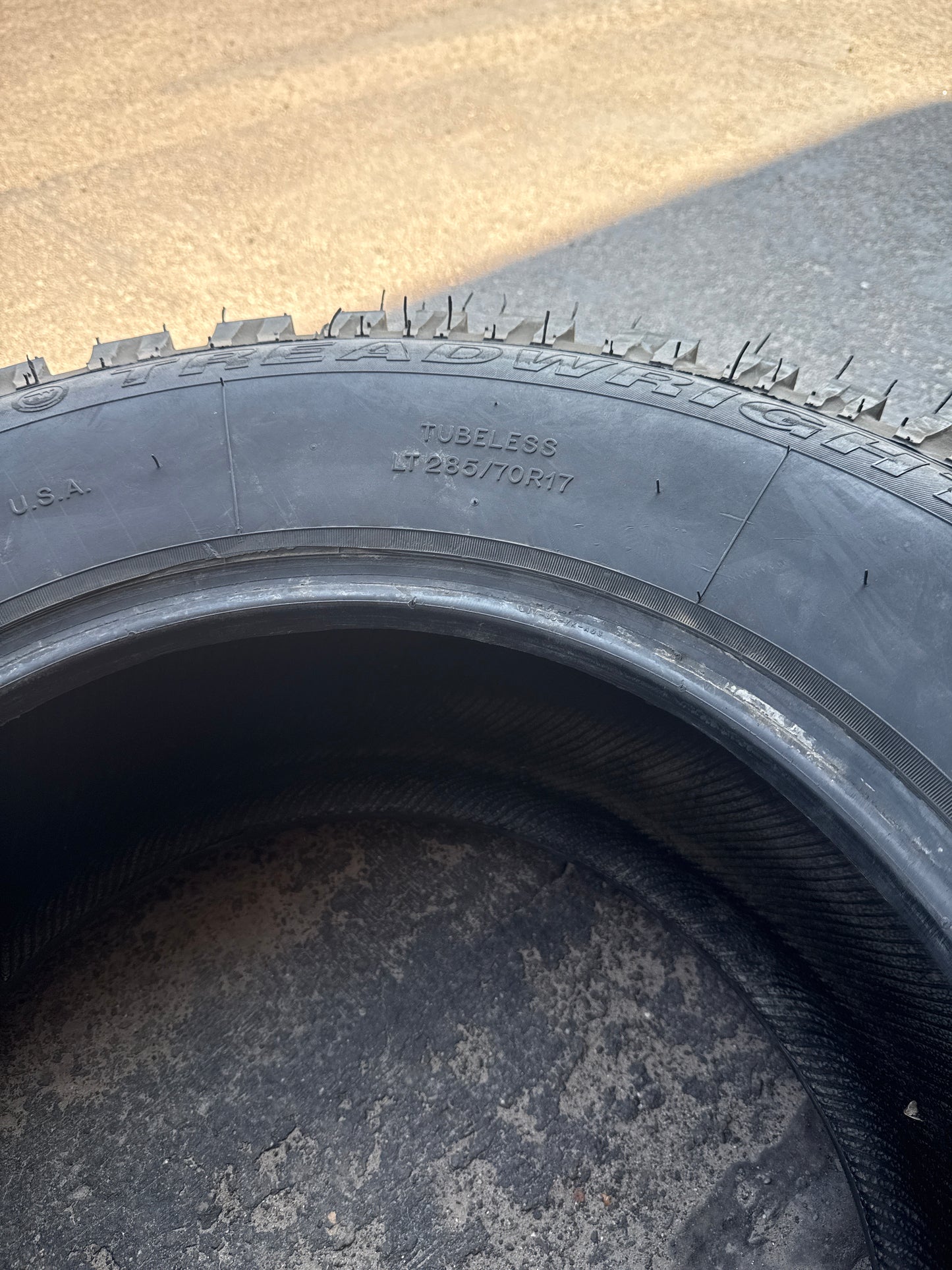 NOS TREADWRIGHT ALL TERRAIN WARDEN LT 285 70 17 118R LRE 10PLY TIRE