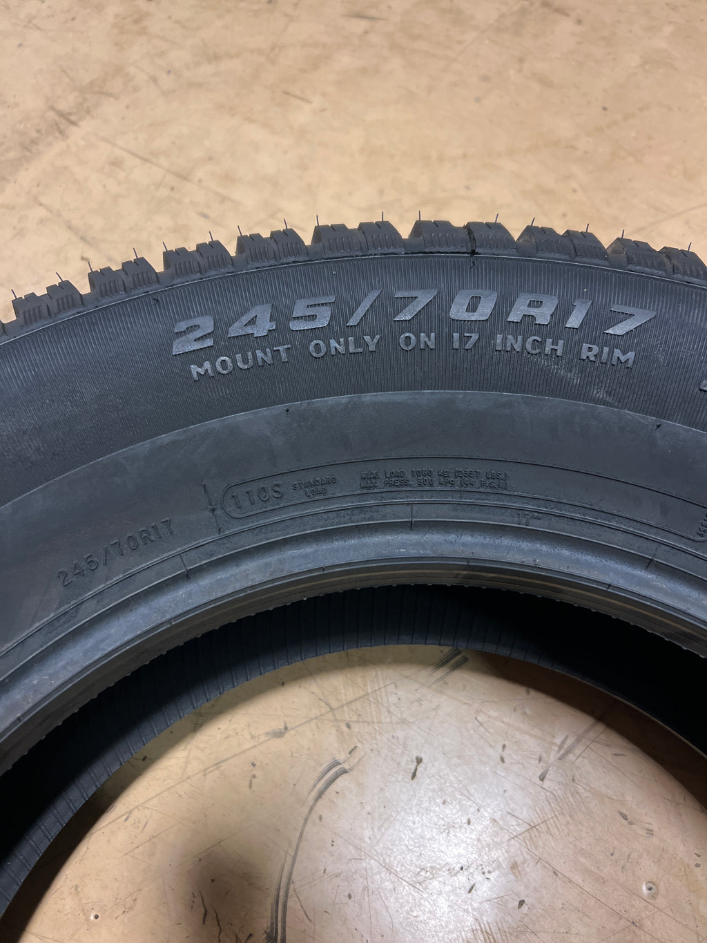 NEW COOPER DISCOVERER M+S P 245 70 17 110S SL WINTER TIRE  90000003010