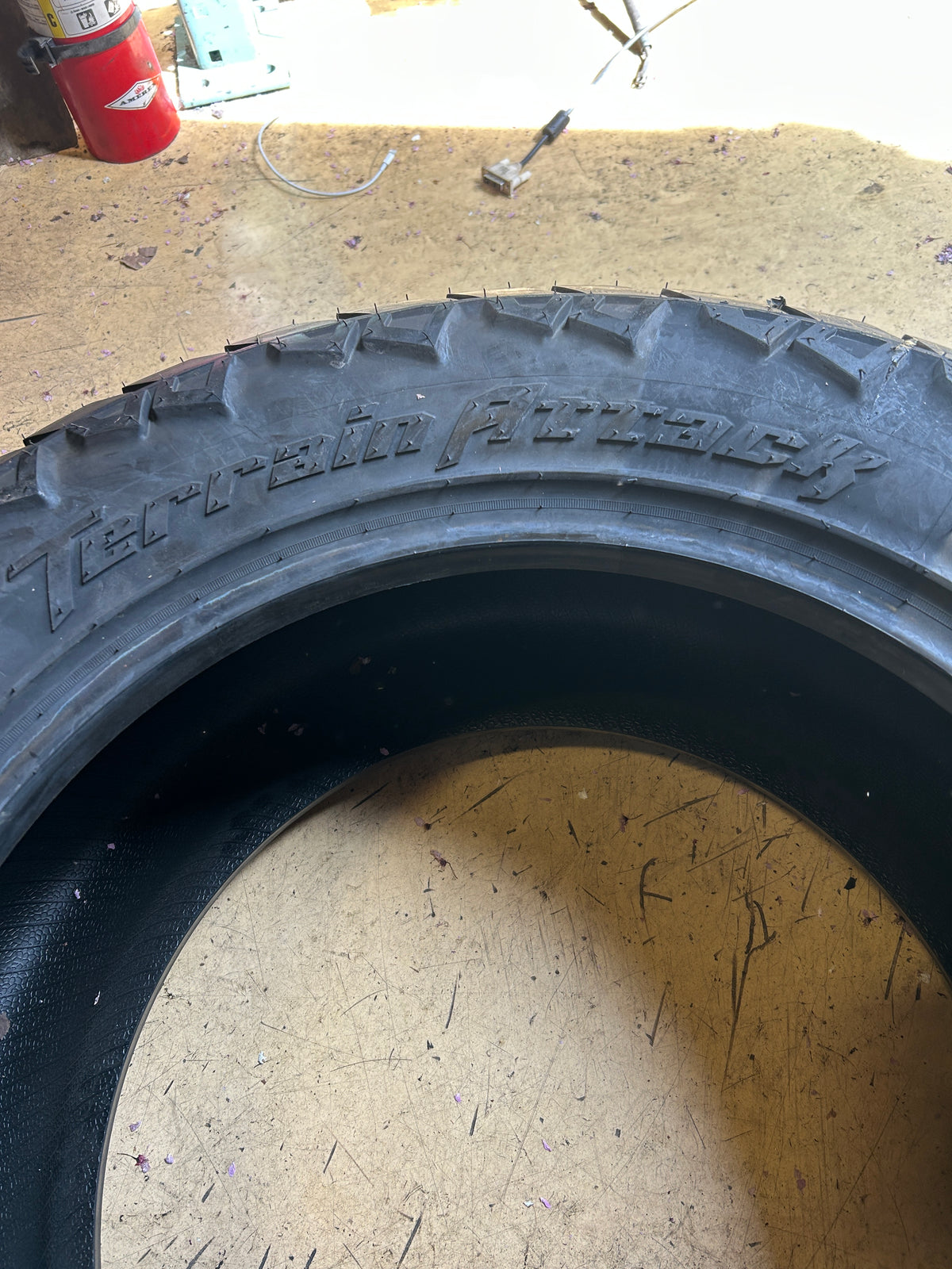 NOS AMP TERRAIN ATTACK A/T A BSW LT 305 55 20 121/118S 10PLY TIRE 3055520AMPCA3