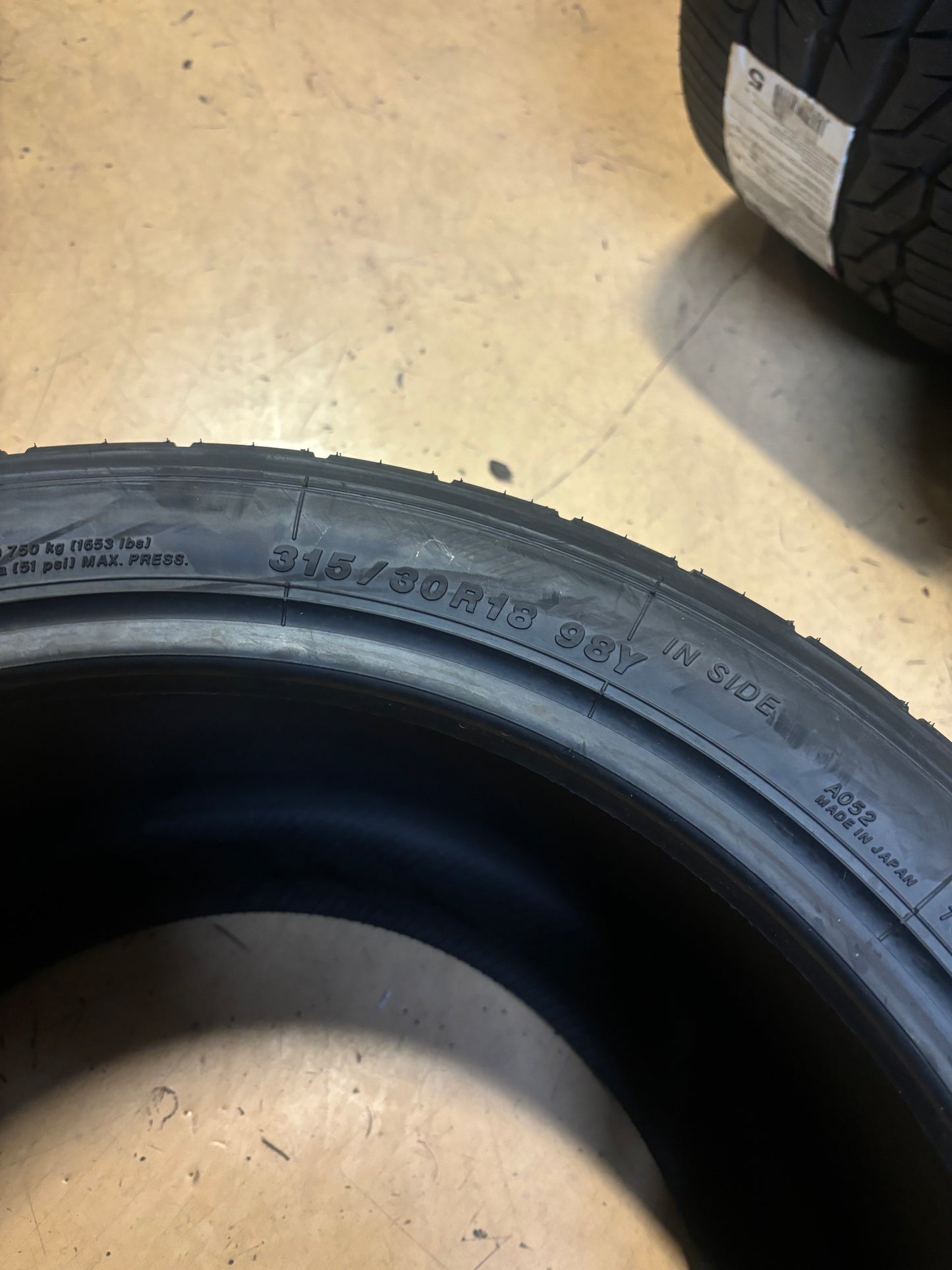 YOKOHAMA ADVAN A052 P 315 30 18 98Y PERFORMANCE TRACK TIRE 110115219