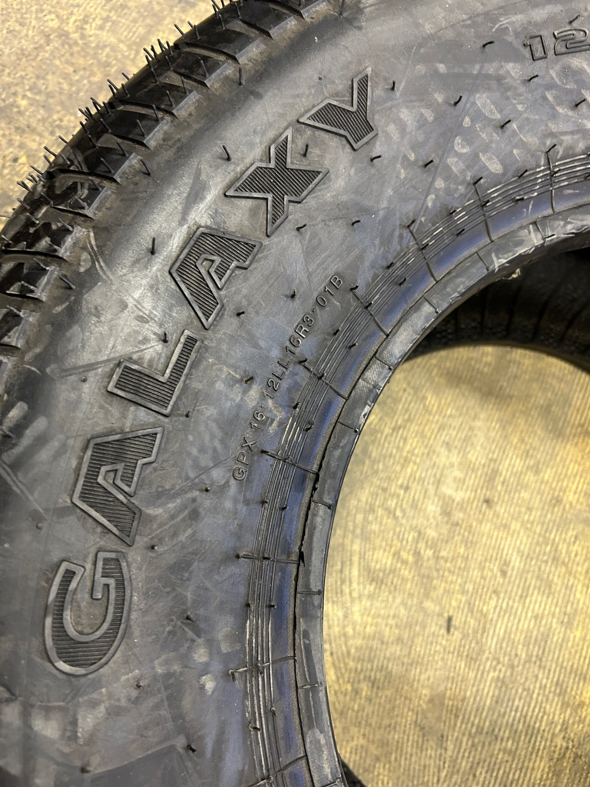 GALAXY TURF SPECIAL R-3 BSW  12LL 16 6PLY LAWN TIRE 480232