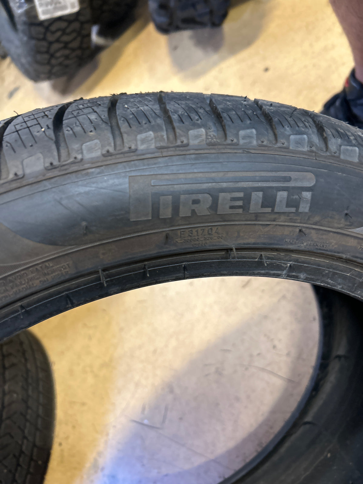 USED PIRELLI SCORPION WINTER BSW P 255 45 20 105V XL WINTER TIRE 2804800