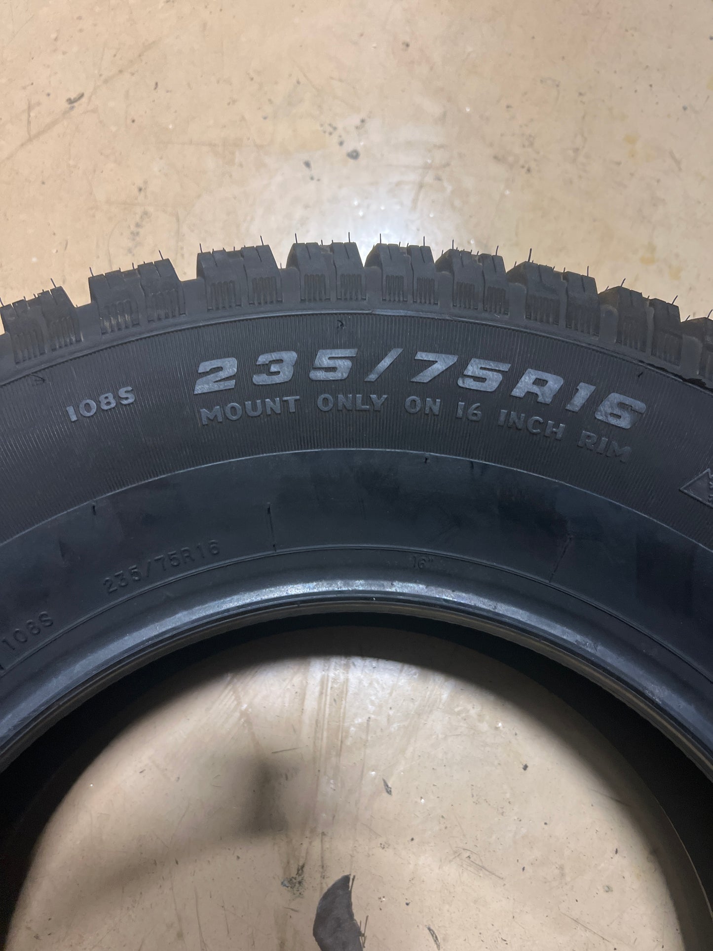 NOS COOPER DISCOVERER M+S P 235 75 16 108S SL WINTER TIRE 90000002986