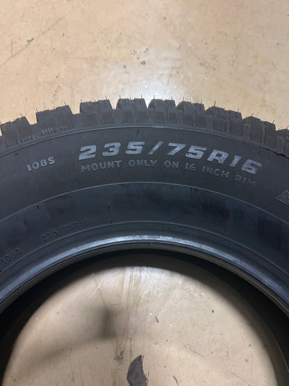 NOS COOPER DISCOVERER M+S P 235 75 16 108S SL WINTER TIRE 90000002986