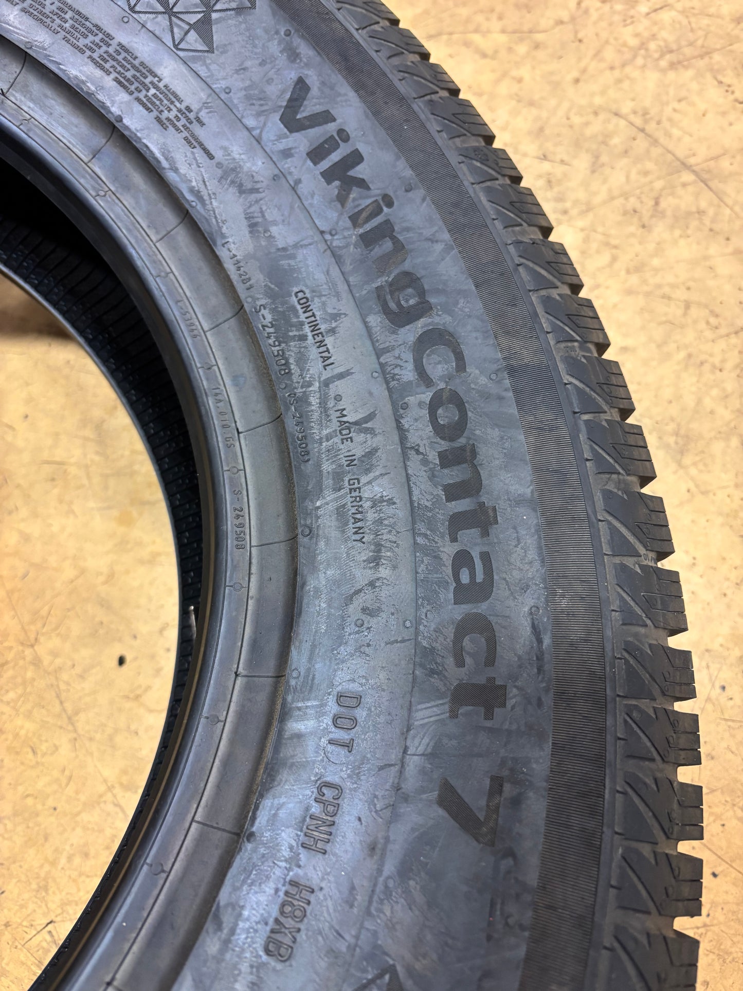 CONTINENTAL VIKING CONTACT 7 P 245 70 17 114T XL SNOW WINTER TIRE 04500510000