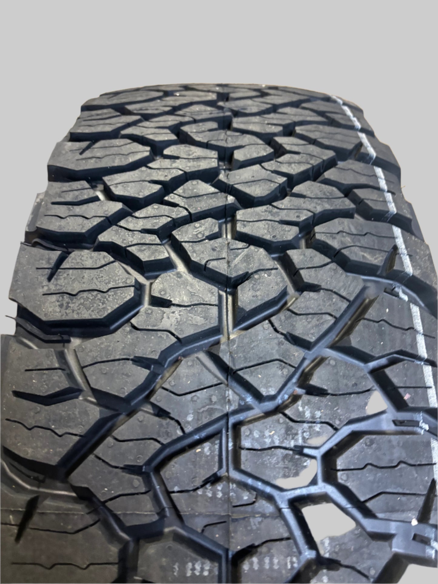 BFGOODRICH ALL-TERRAIN T/A KO3 BSW LT 275 65 20 126/123S 10PLY TIRE 26116