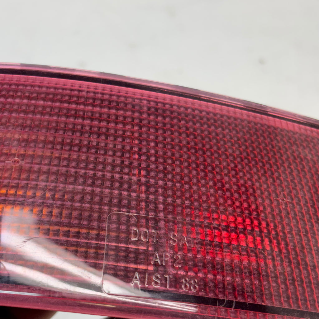 USED PORSCHE 911 TAIL LIGHT LEFT DRIVER 89-94 L90002522
