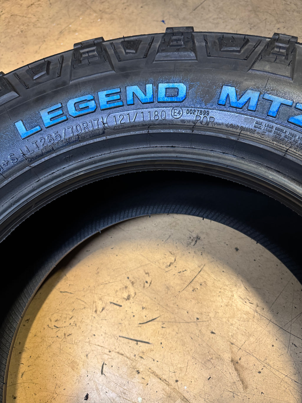 MICKEY THOMPSON BAJA LEGEND MTZ RWL LT 265 70 17 121/118Q 10PLY MUD TERRAIN TIRE 331121011