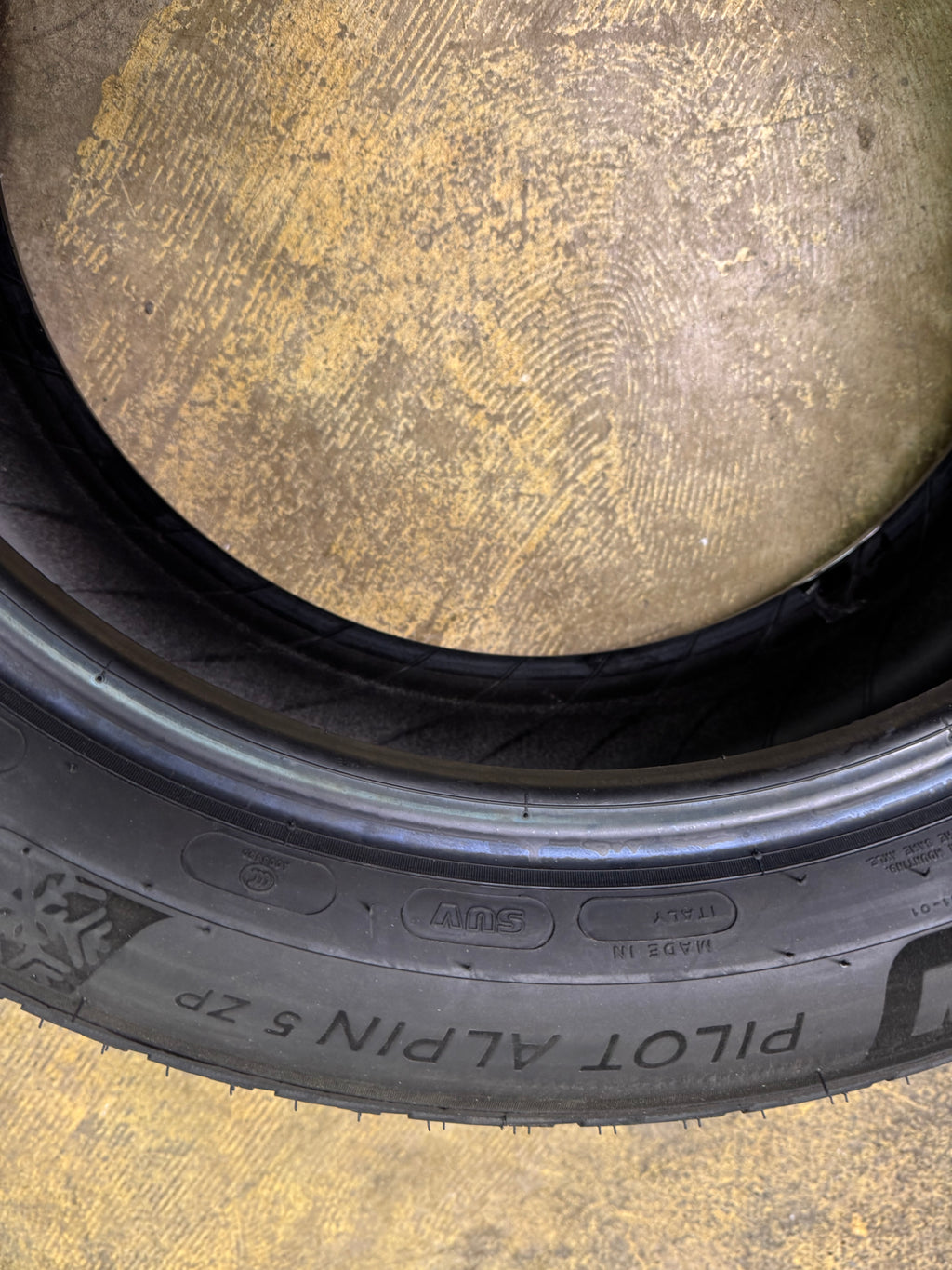 MICHELIN PILOT ALPIN 5 SUV ZP BSW P 245 50 19 105V XL WINTER TIRE 24629