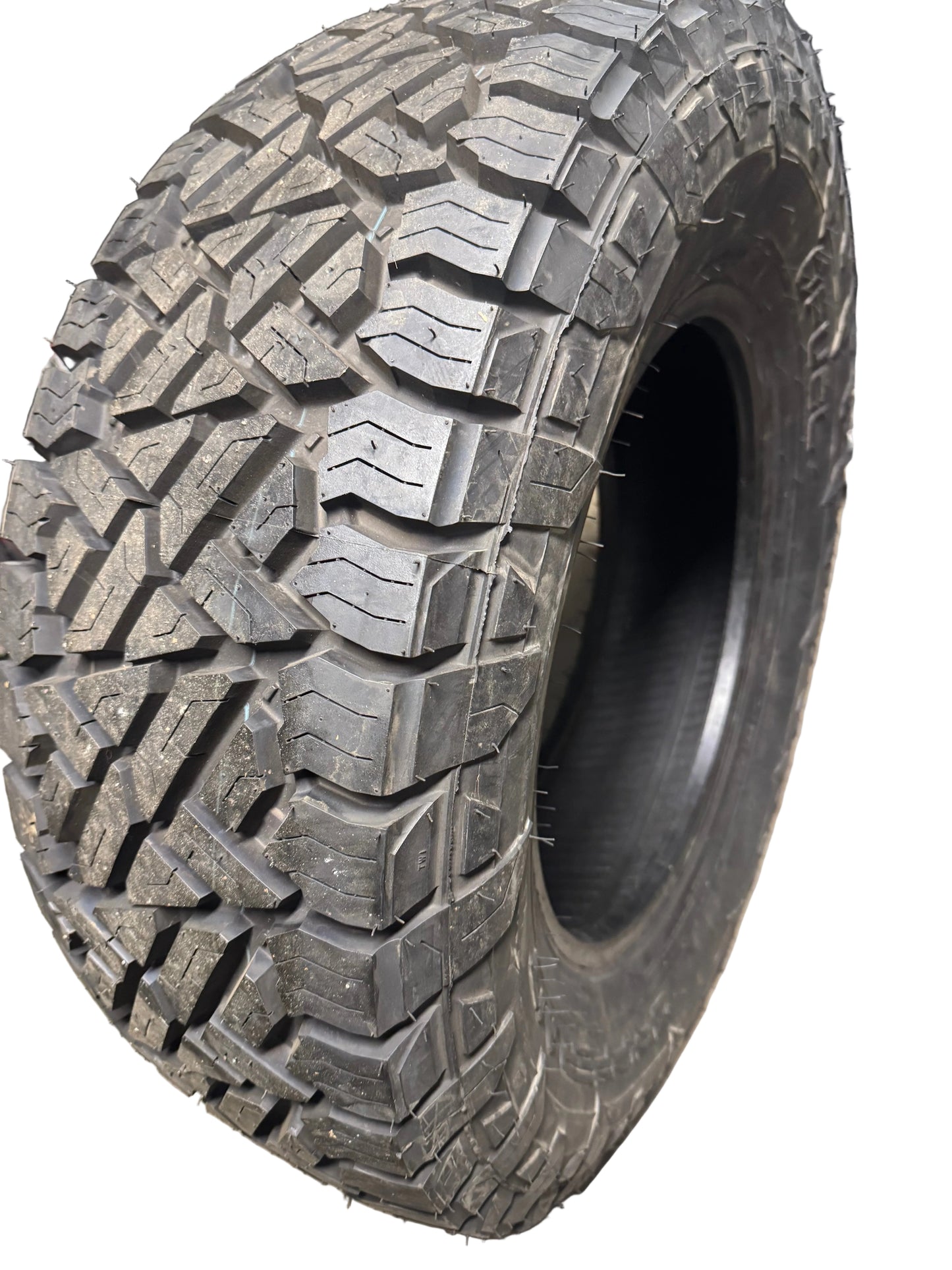 FUEL GRIPPER A/T BSW LT 265 70 17 121/118S 10PLY ALL TERRAIN TIRE RFAT26570R17