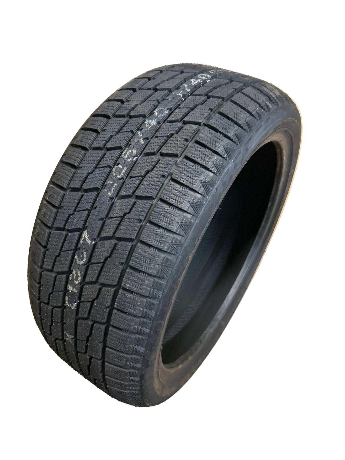 NOS 2 FEDERAL HIMALAYA ICEO BSW P 225 40 18 92Q XL WINTER TIRE 26BL8A
