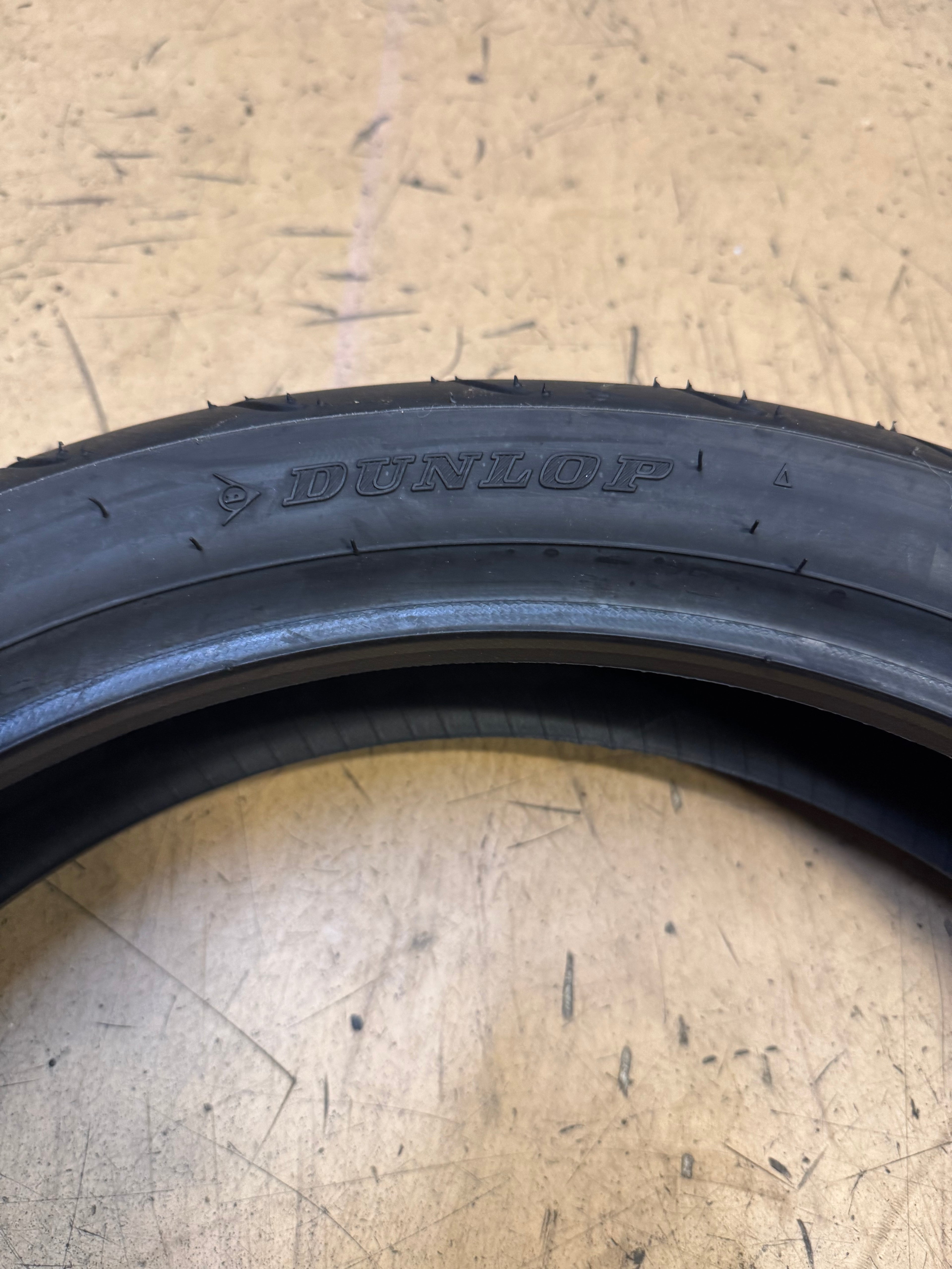 DUNLOP SPORTMAX D423 BSW 130 70 18 63H FRONT MOTORCYCLE TIRE 45232176