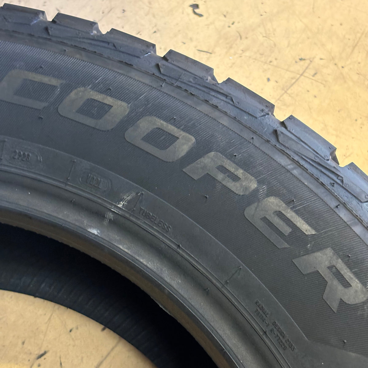 COOPER DISCOVERER RTX2 BSW P 275 60 20 115T SL ALL TERRAIN TIRE 90000082080