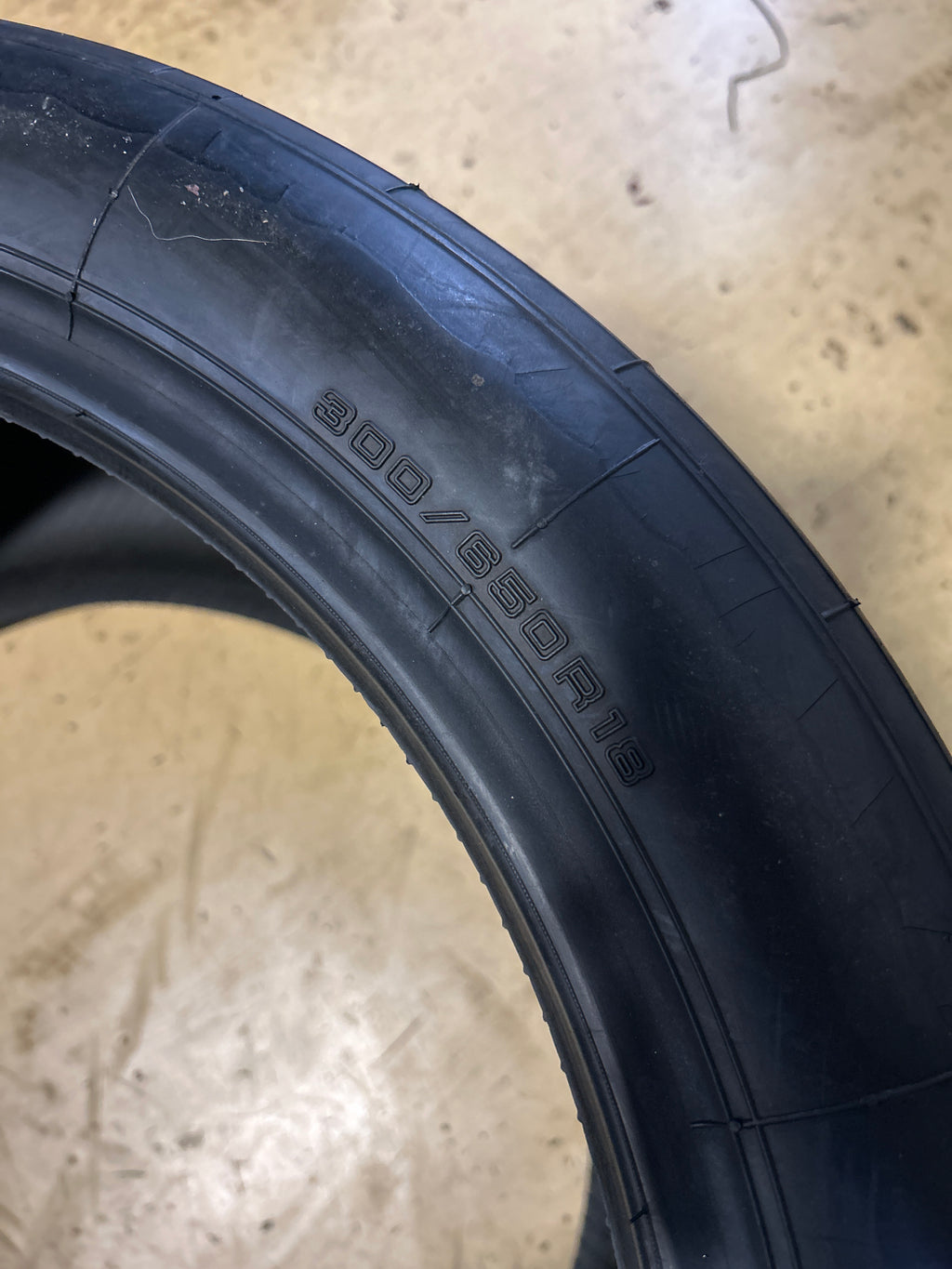 YOKOHAMA ADVAN A005C A80 COMPOUND BSW  300/650R18  TIRE N2846