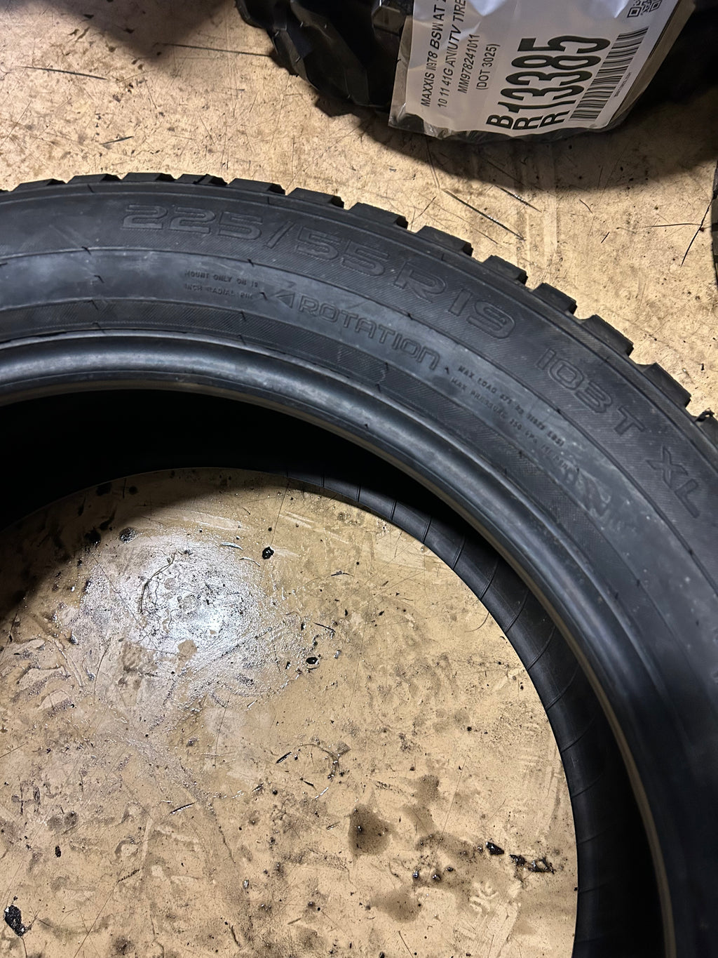 NOS NOKIAN HAKKAPELIITTA 8 SUV STUDDED P 225 55 19 103T WINTER TIRE TS32047