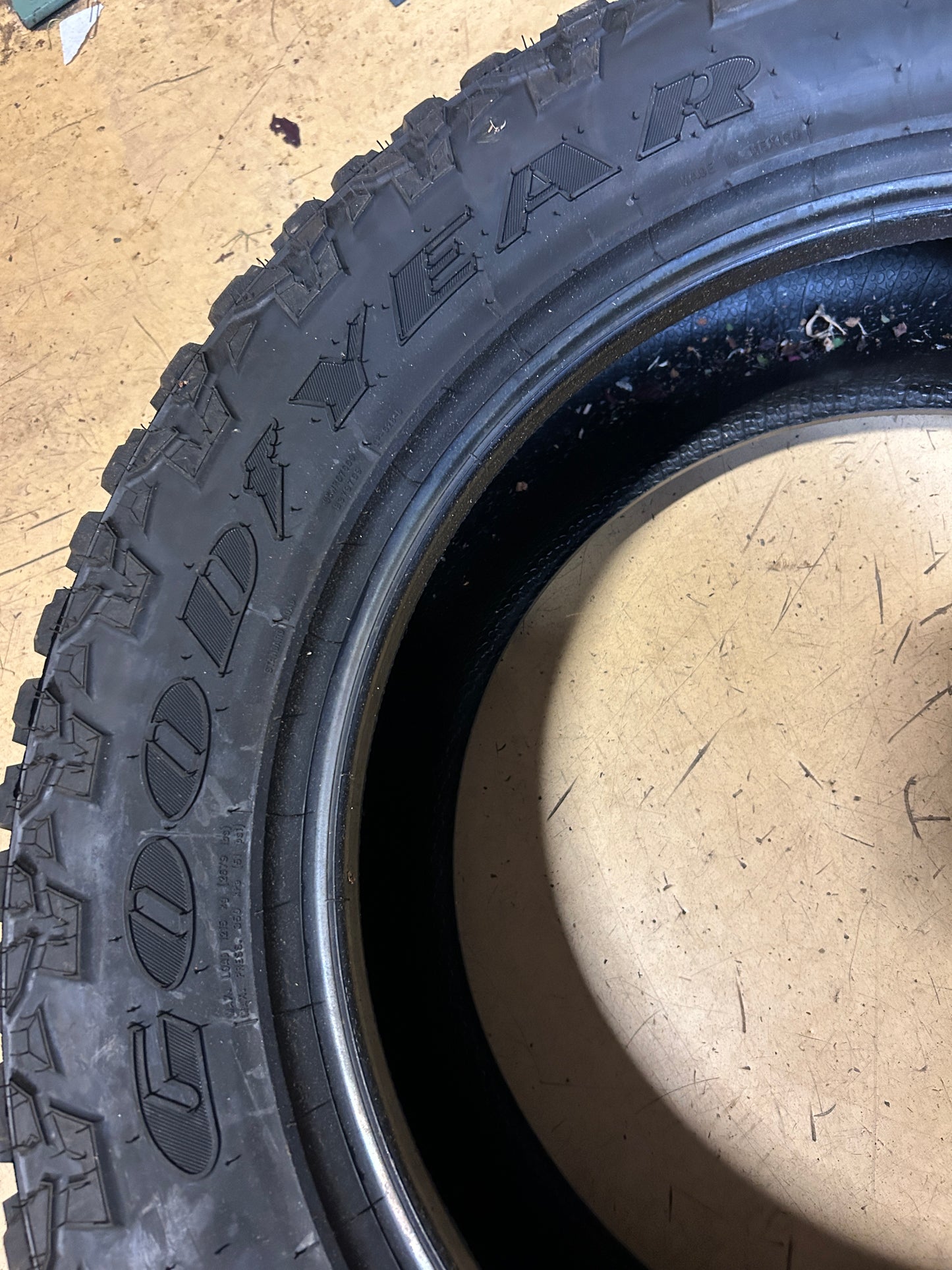 GOODYEAR WRANGLER ULTRA TERRAIN AT P 275 60 20 115S ALL TERRAIN TIRE 475178778