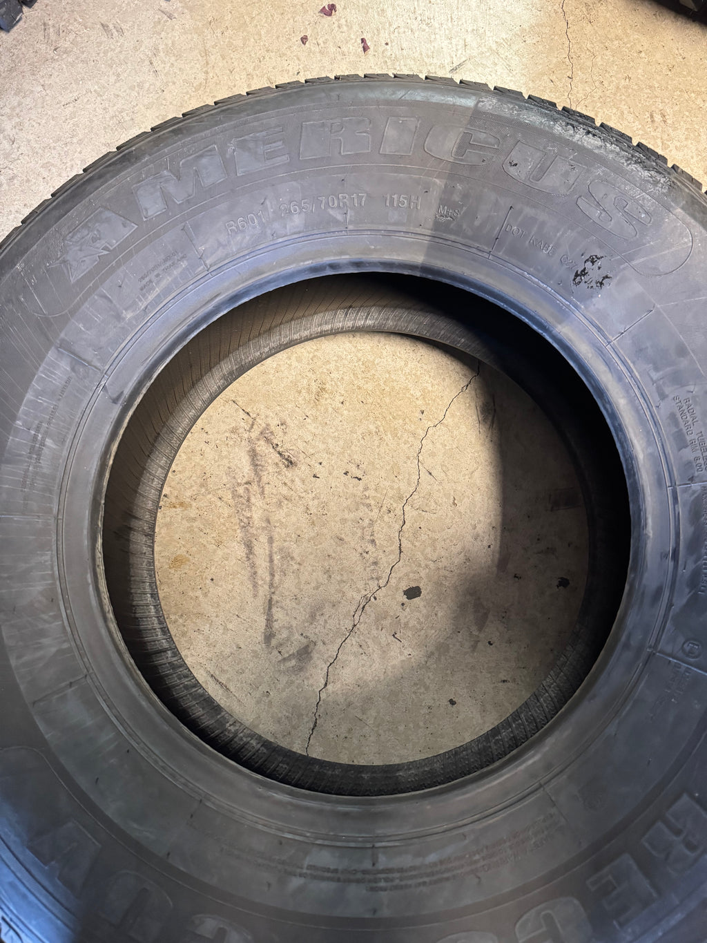 NOS AMERICUS RECON CUV R601 BSW P 265 70 17 115H TOURING TIRE AMD0379