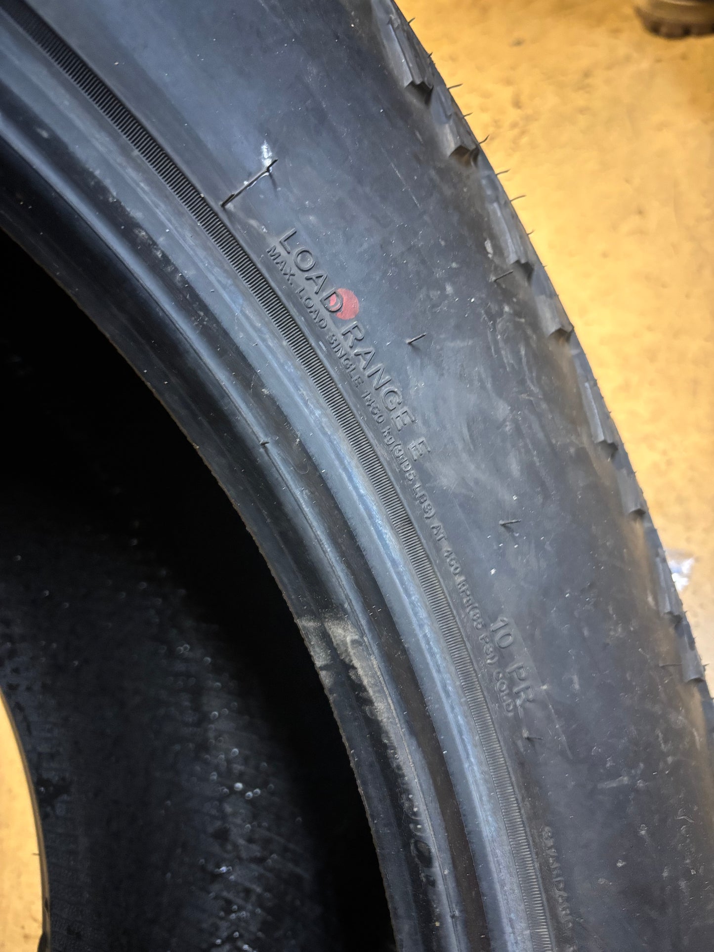 DTO 15/32” SUMMIT TRAIL CLIMBER AT02 BSW LT 35 12.5 20 121R LRE 10 PLY ALL TERRAIN TIRE 20920 DEALER TAKE OFF