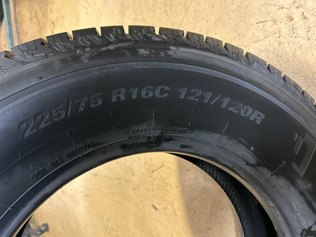 KUMHO CRUGEN HT51 BSW P 225 75 16C 121R 10PLY ALL SEASON TIRE 2282043