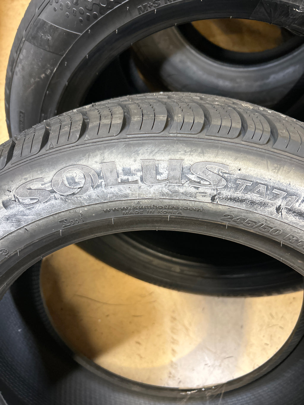 NOS BLEMISHED KUMHO SOLUS TA71 BSW P 245 50 18 104V XL ALL SEASON TIRE 2169803