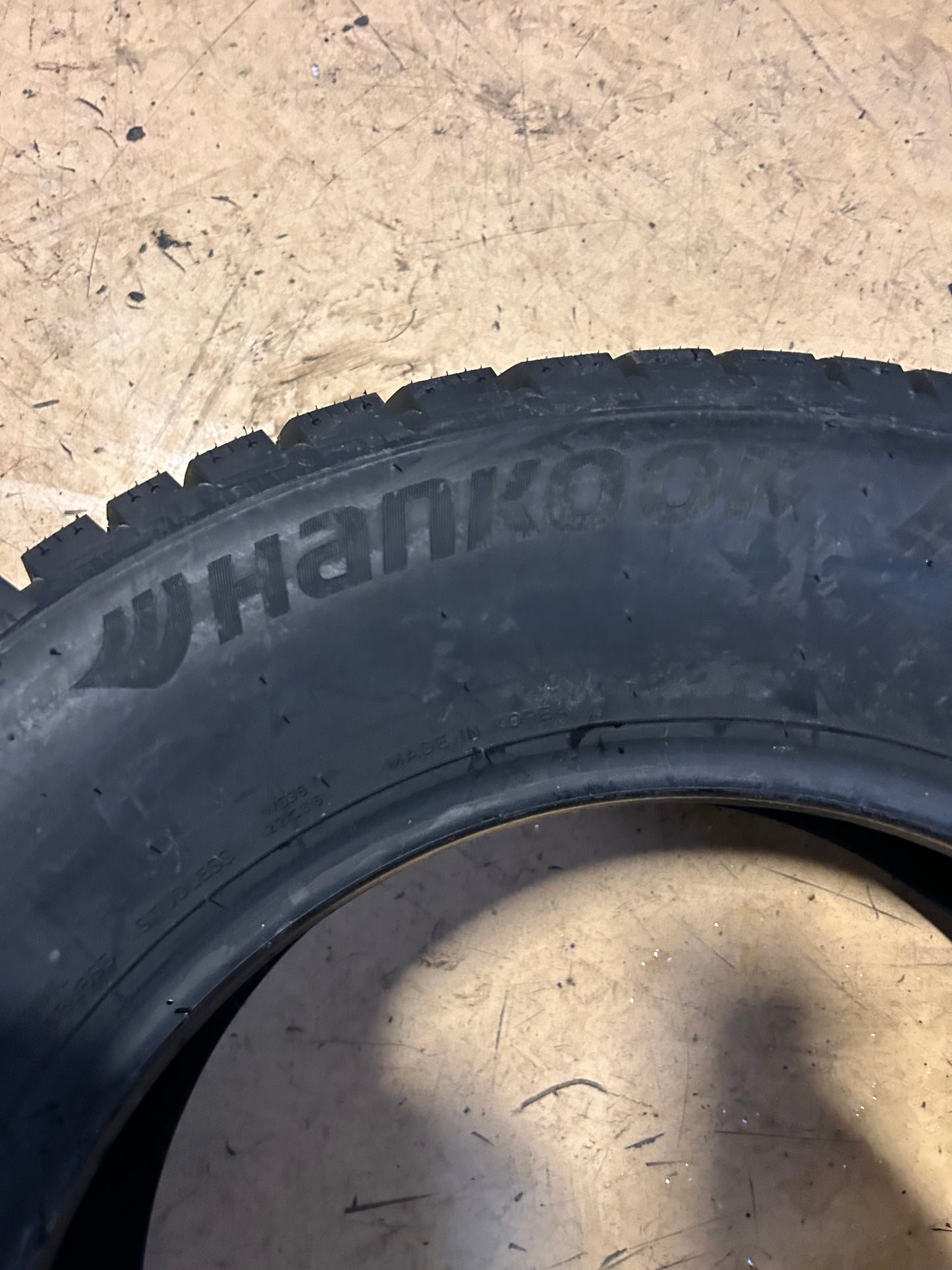 HANKOOK WINTER ICEPT IZ3 BSW P 205 65 15 94T WINTER TIRE 1032473