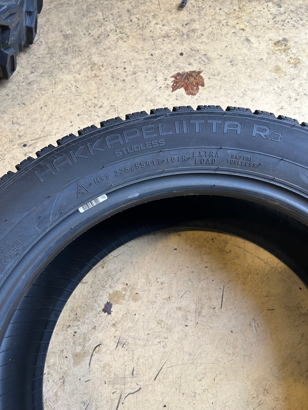NOS NOKIAN HAKKAPELIITTA R3 BSW P 225 55 17 101R XL WINTER TIRE T430745