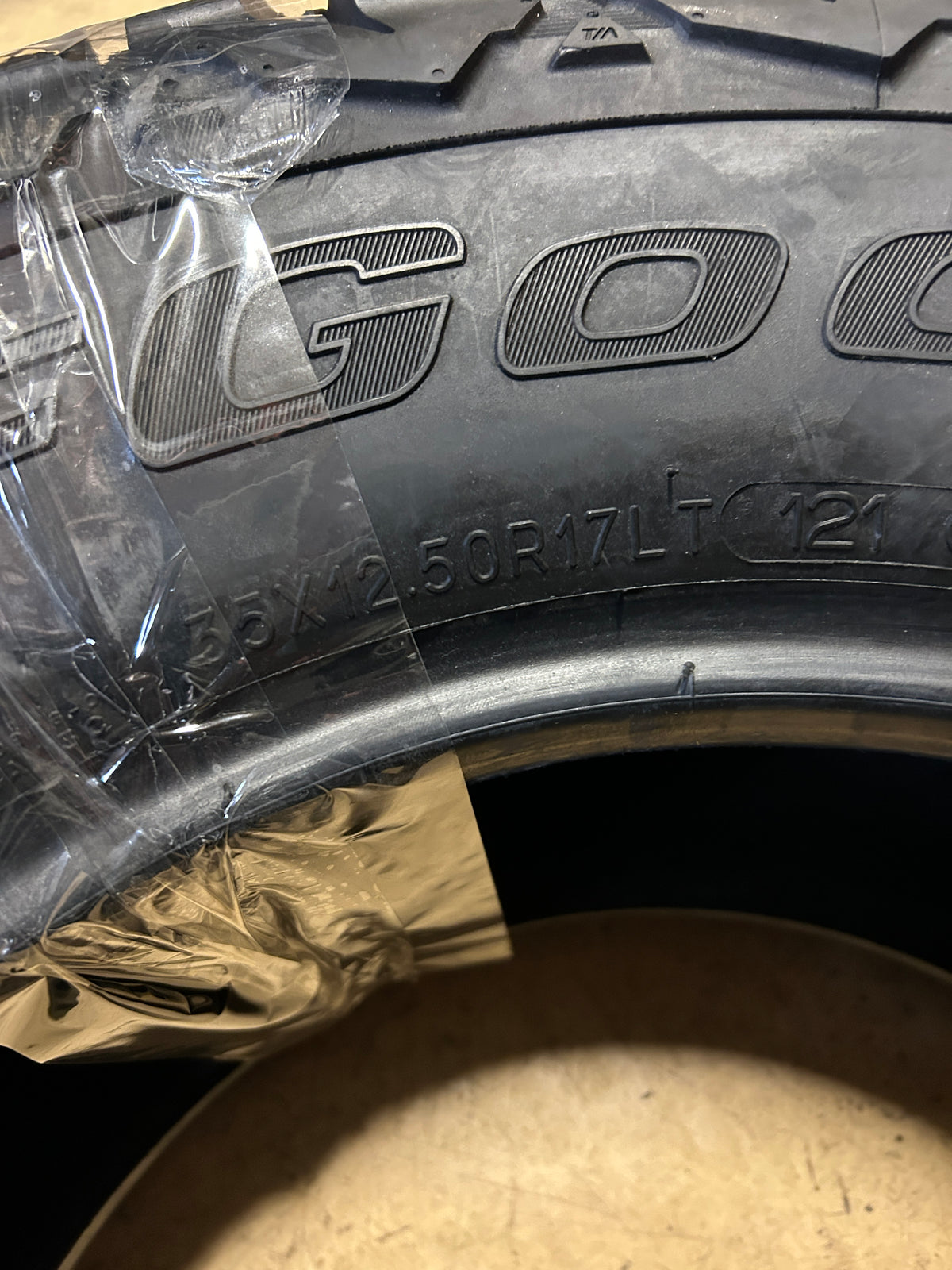 BFGOODRICH MUD-TERRAIN T/A KM3 BSW LT 35 12.5 17 121Q 10PLY MUD TIRE 55079