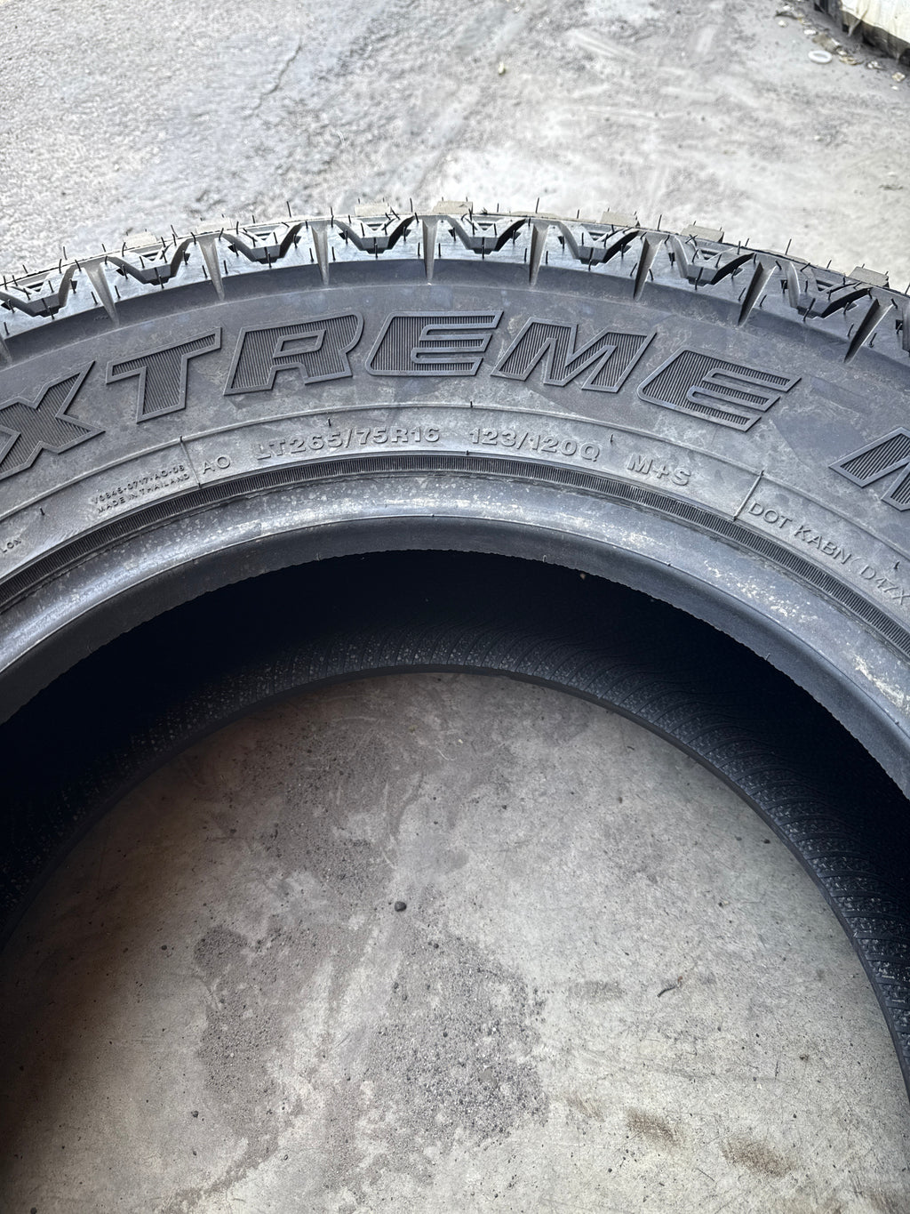 MUD CLAW EXTREME M/T BSW LT 265 75 16 123/120Q LRE 10PLY MCX39