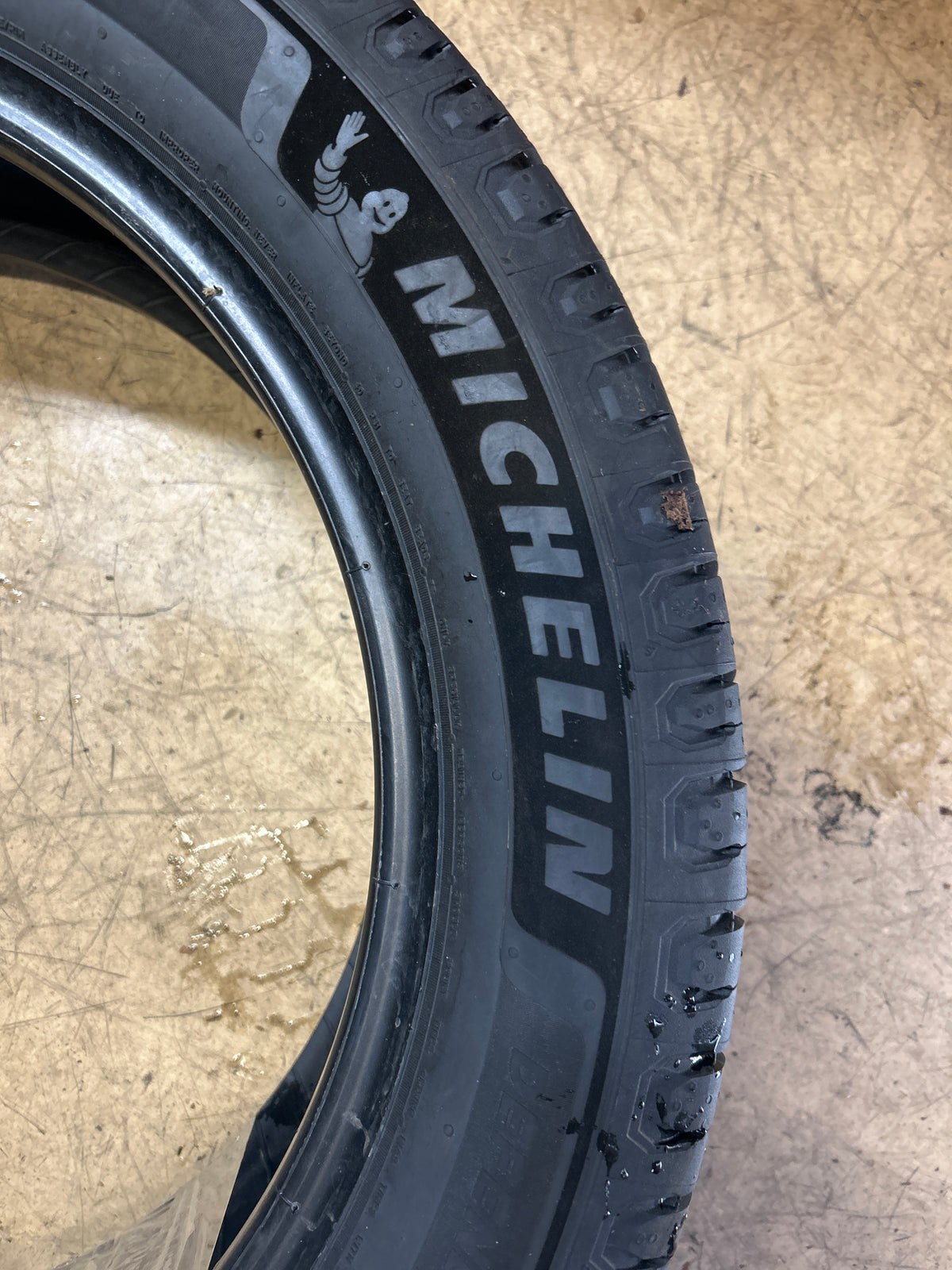 MICHELIN  DEFENDER 2 BSW P 235/50R19 103H ALL SEASON TIRE 69845