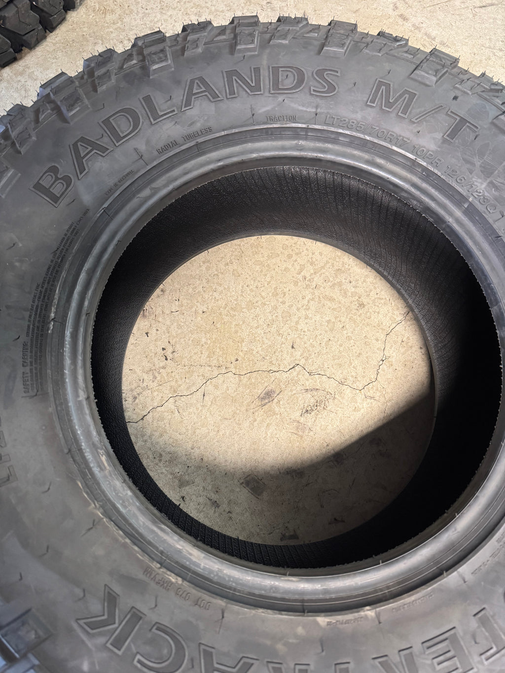 MASTERTRACK BADLANDS M/T BSW LT 285 70 17 126/123S 10PLY MUD TERRAIN TIRE MASTMT003