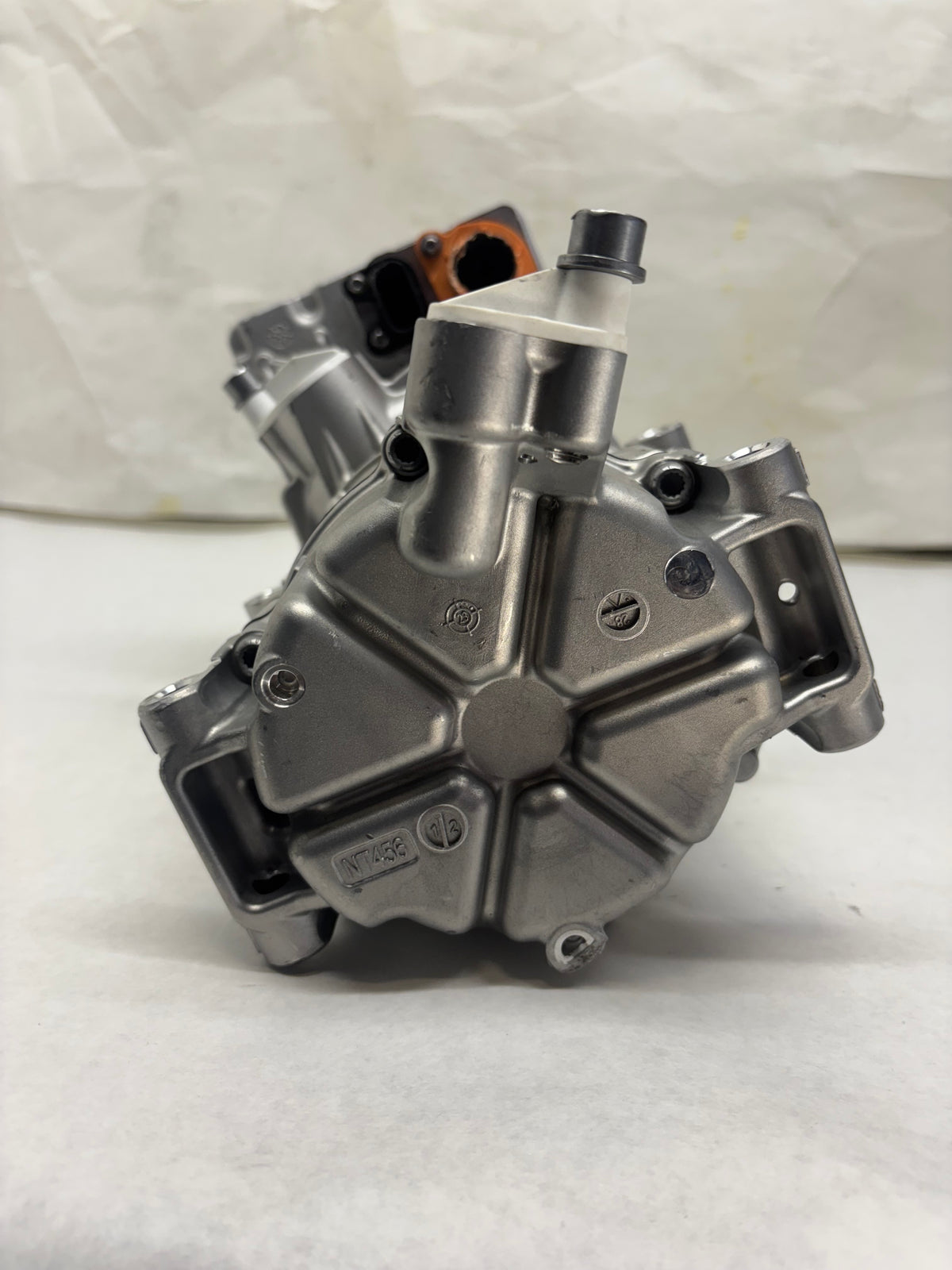 FREIGHTLINER AC COMPRESSOR 57CC 400V ERC MAHLE 22-79626-000 DAMAGED - 1