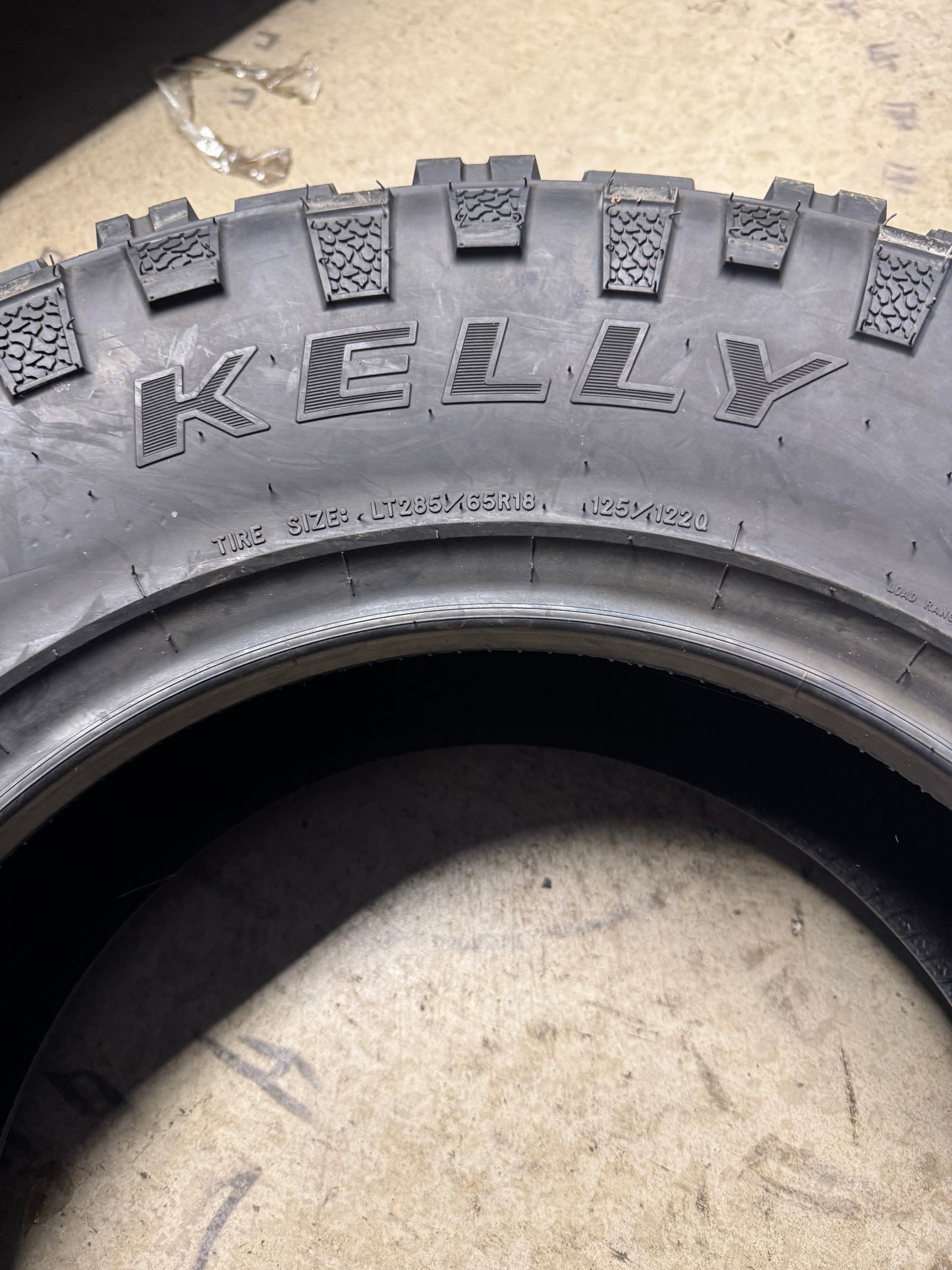 NOS KELLY SAFARI TSR BSW LT 285 65 18 125/122Q 10PLY ALL TERRAIN TIRE 357015298