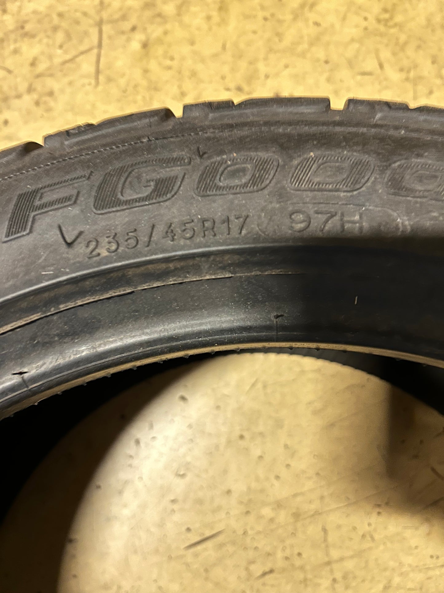 NOS BFGOODRICH ADVANTAGE T/A SPORT BSW P 235 45 17 87H XL ALL SEASON TIRE 48627