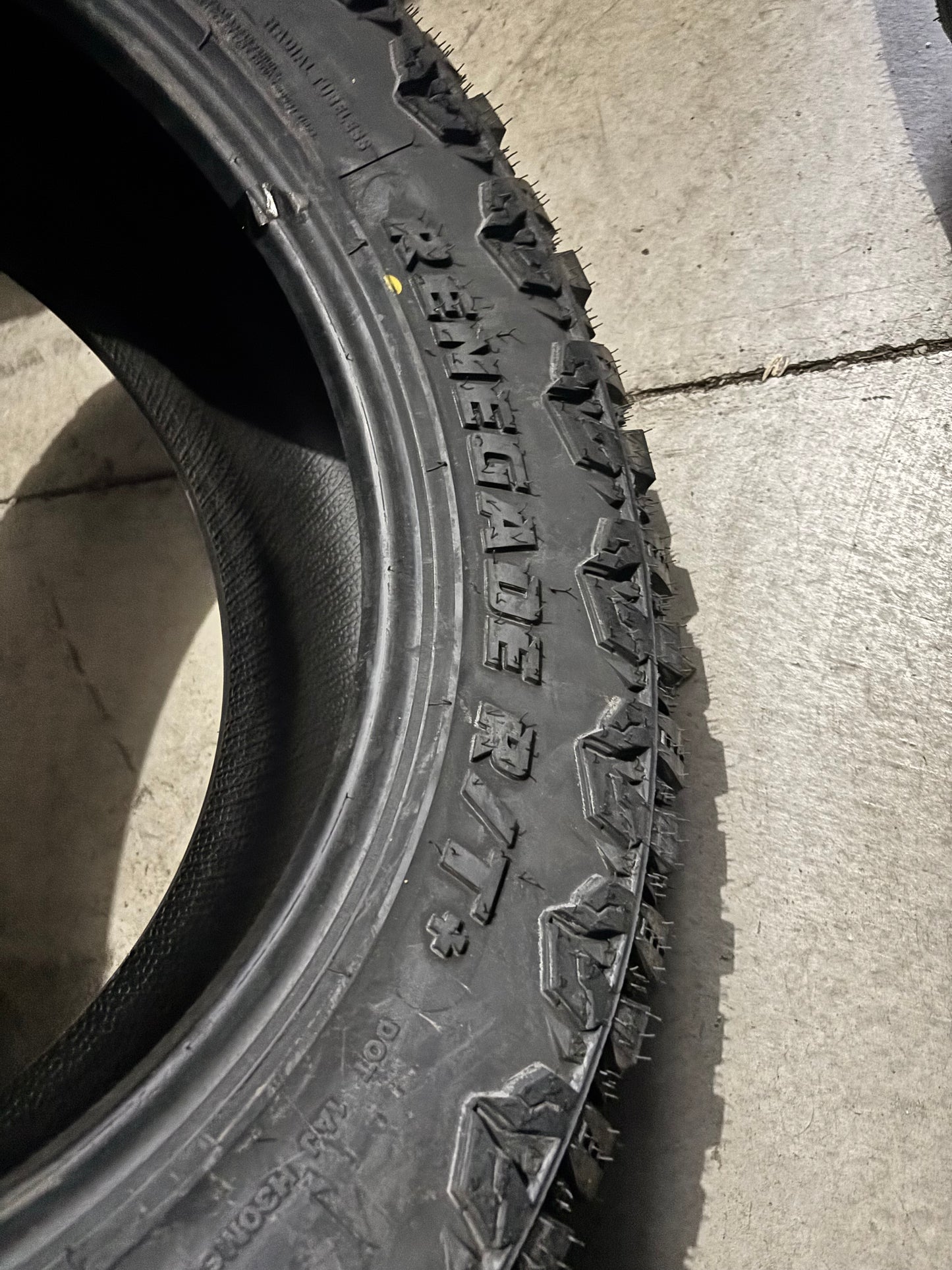RADAR RENEGADE R/T+ LT 275 60 20 123/120Q LRE10PLY RADA0222027560E SU16