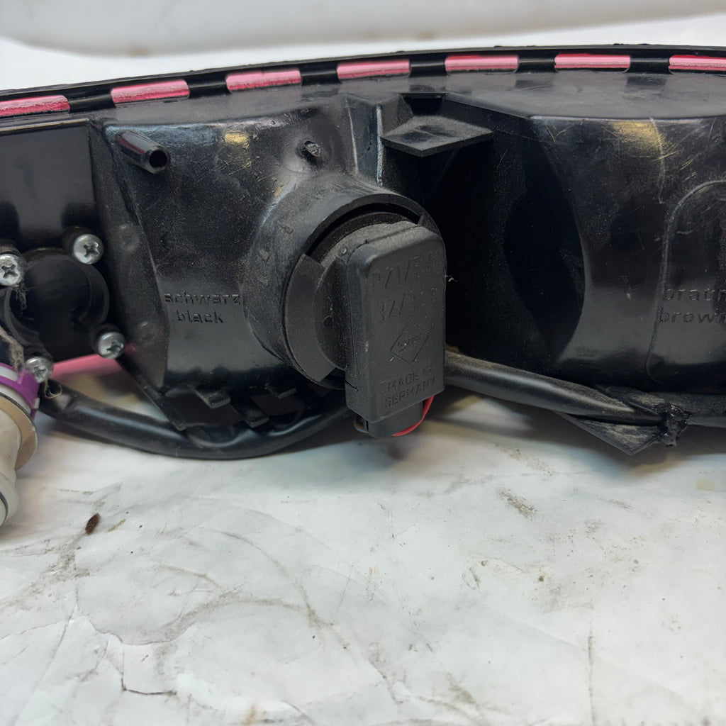 USED PORSCHE 911 TAIL LIGHT LEFT DRIVER 89-94 L90002522