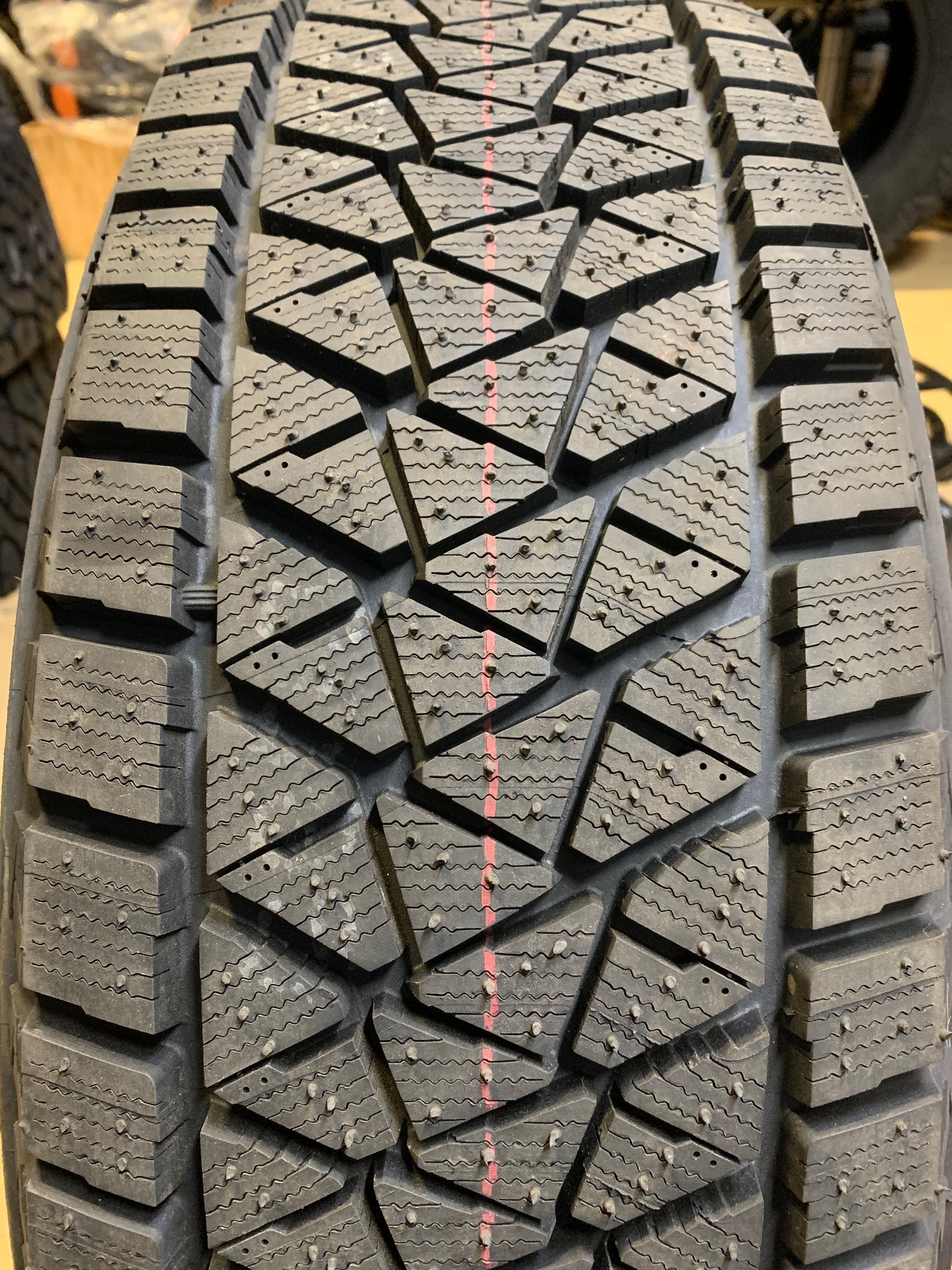 BRIDGESTONE BLIZZAK DM V2 BSW P 235 65 18 106S WINTER TIRE 015811