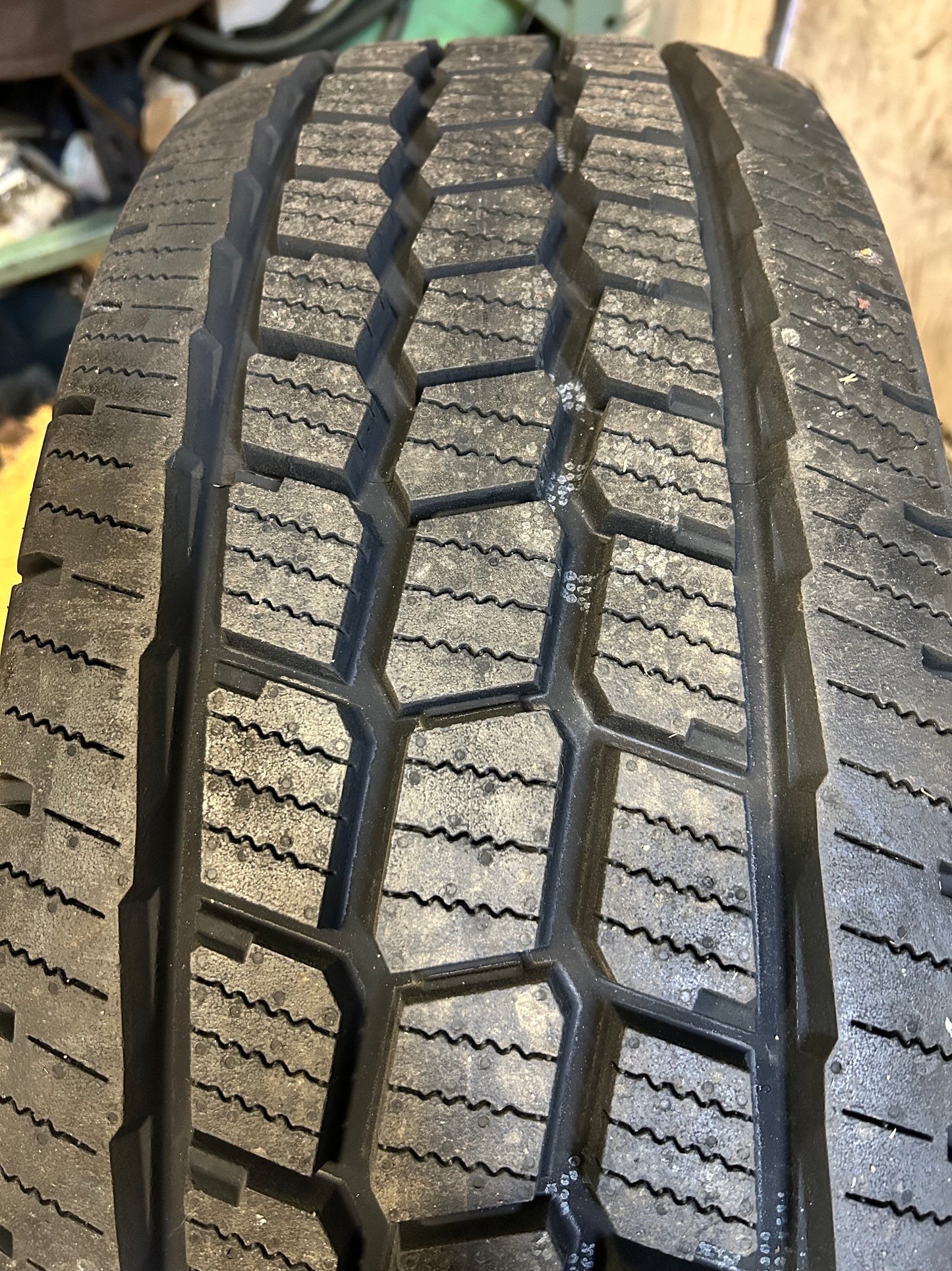 MASTERCRAFT COURSER HXT LT 275 65 20 126/123S 10PLY ALL SEASON TIRE 175073001