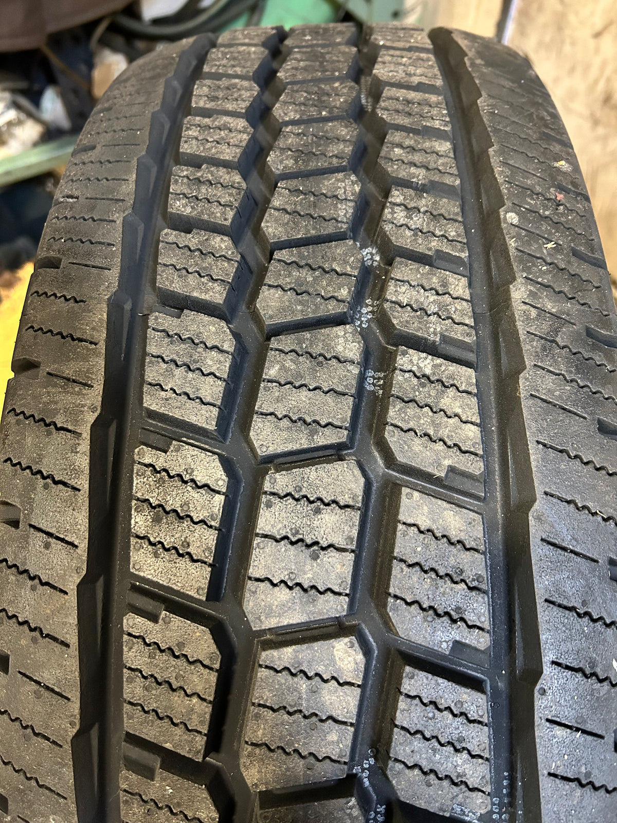 MASTERCRAFT COURSER HXT LT 275 65 20 126/123S 10PLY ALL SEASON TIRE 175073001