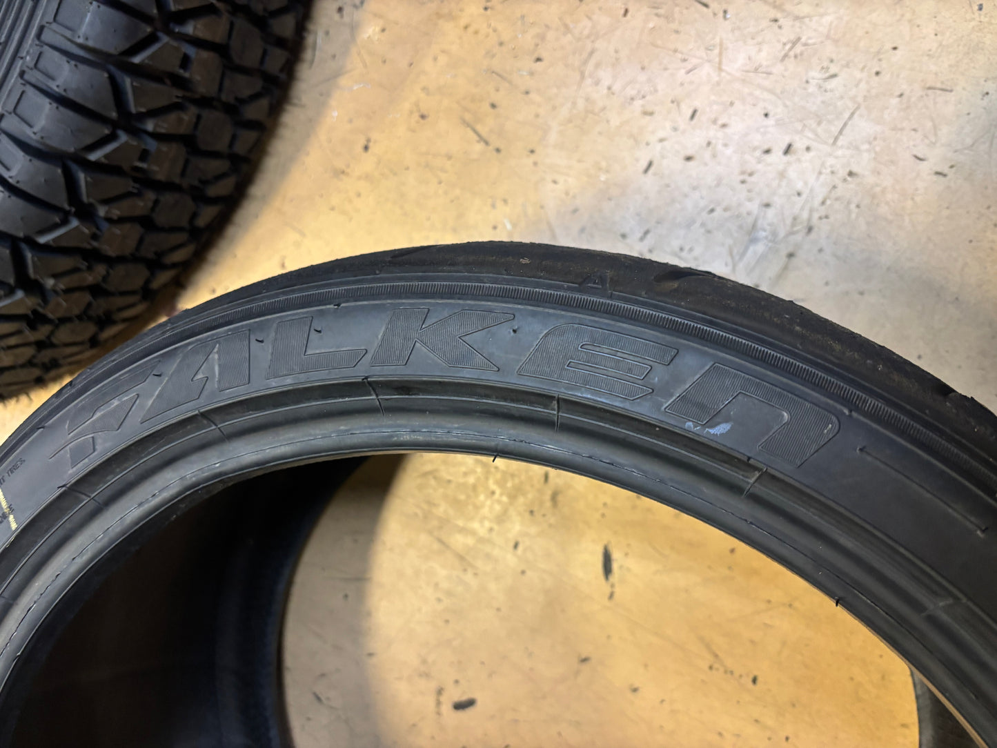 USED DTO FALKEN AZENIS RT660 P 285 30 18 93W SL ULTRA HIGH PERFORMANCE TIRE 28677420